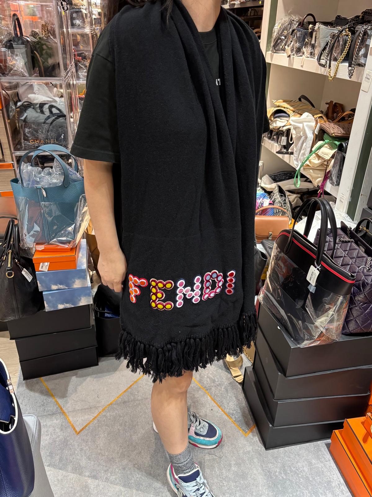 Fendi Scarf wool 羊毛頸巾 100%Authentic,98%new  