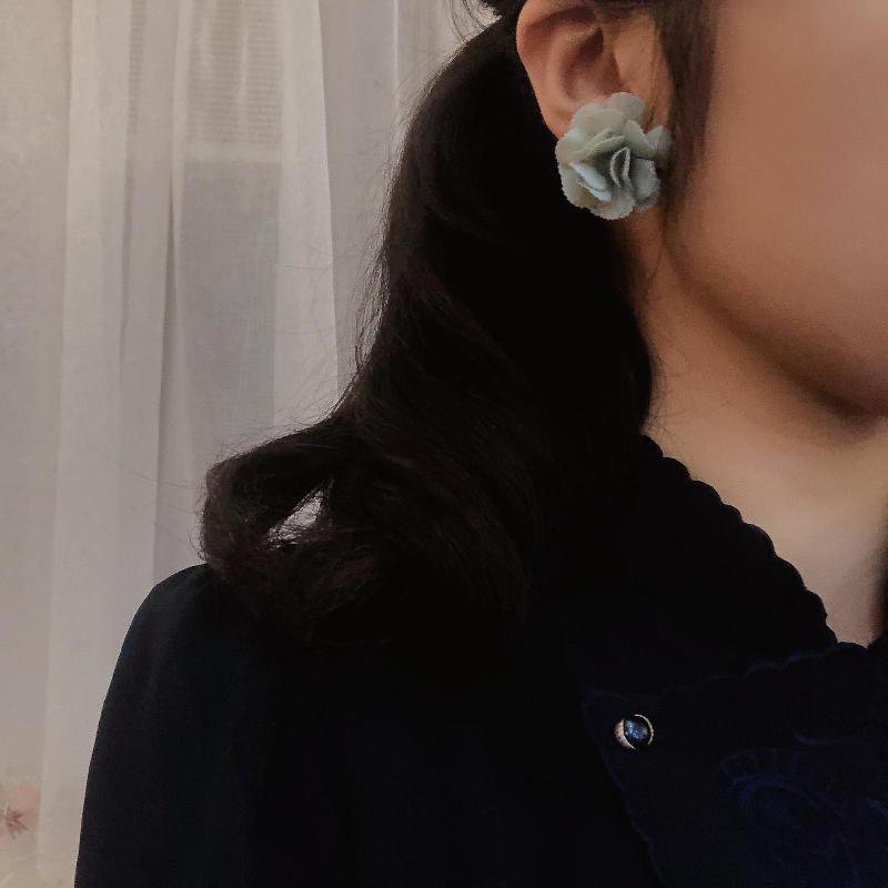 Mid-Century New Old Stock Plastic Flower stud Earrings (AC219)