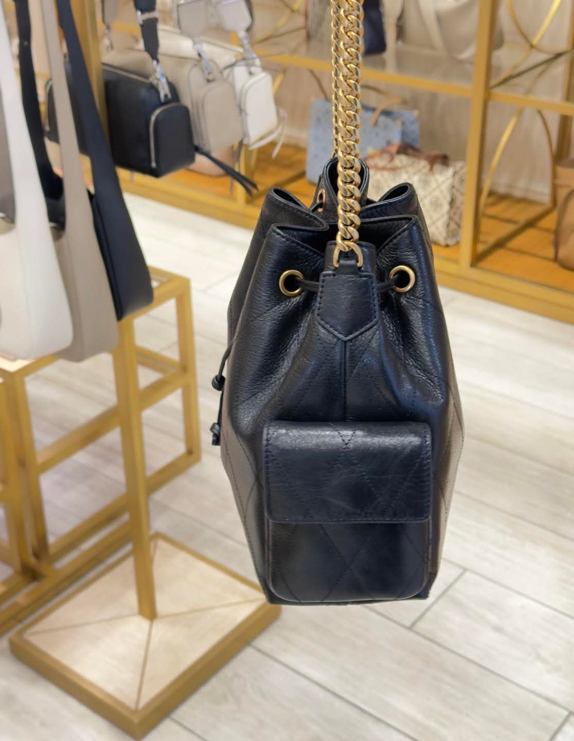 香港現貨-Tory Burch CHARLIE QUILTED DRAWSTRING SHOULDER BAG blk