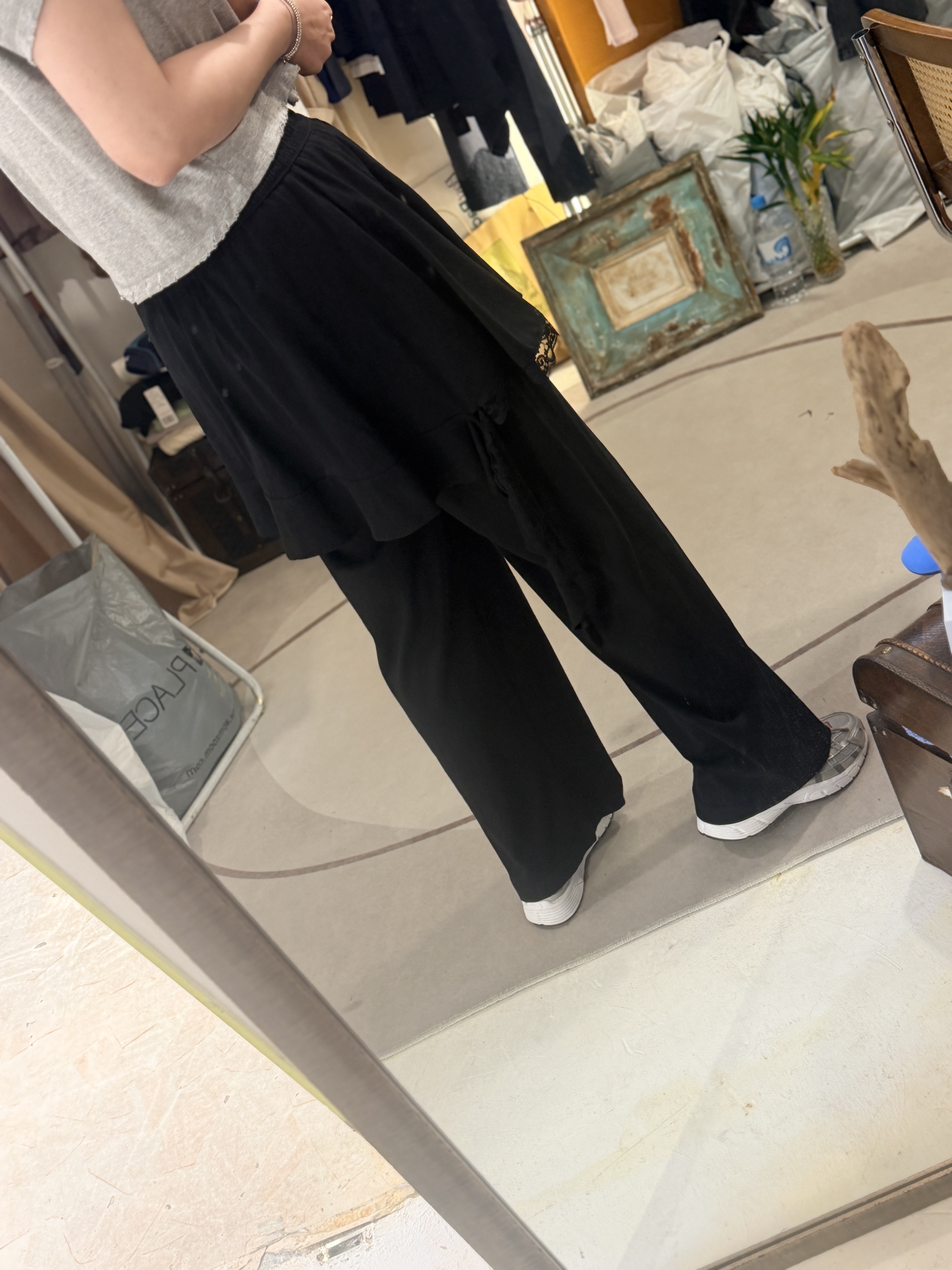 Sport pants w/ details skirt 