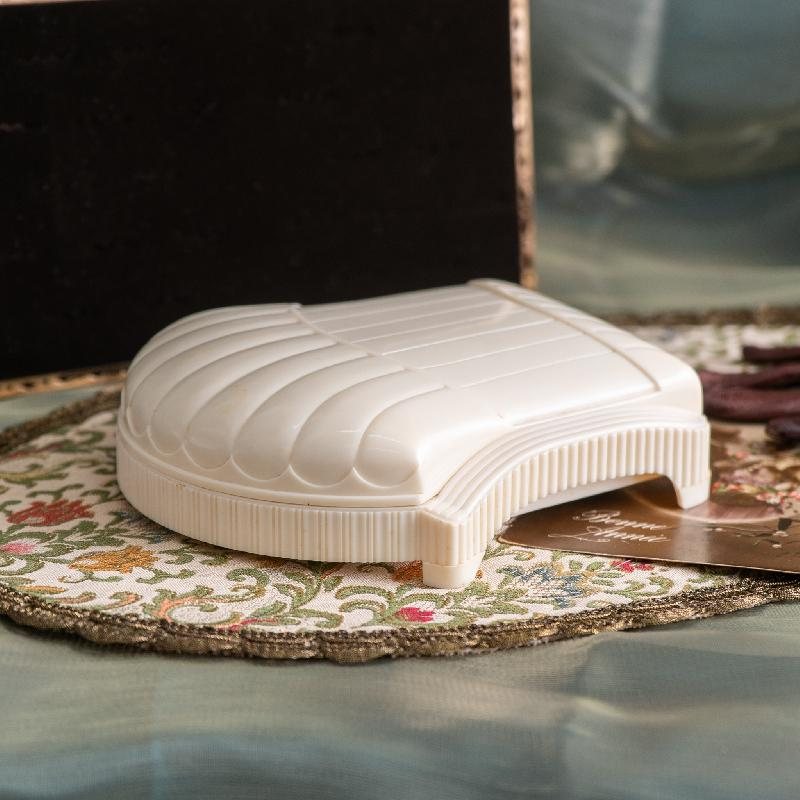 Antique C.a. 1930s ART DECO Early Plastic CELLULOID Cream white Shell Shape Jewelry box (MT1968)