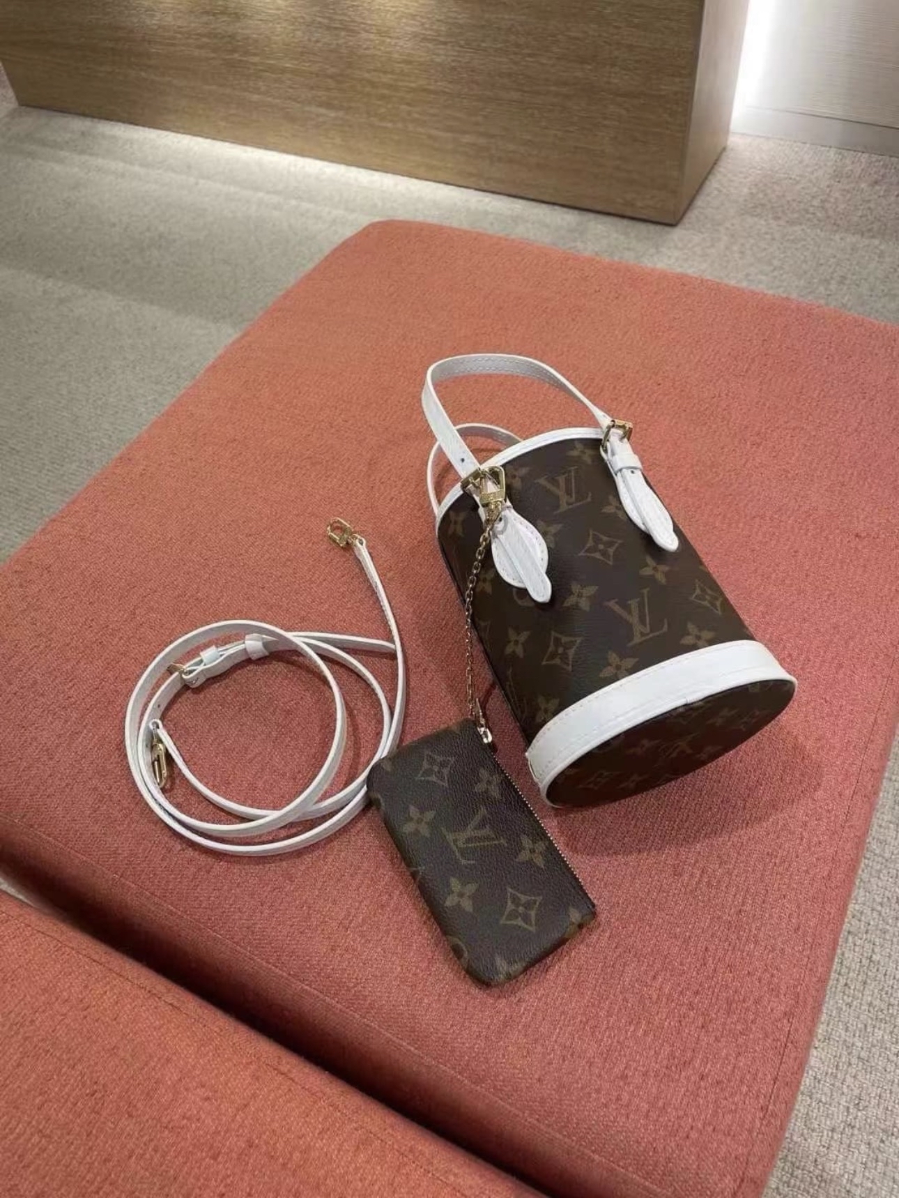 Louis Vuitton 水桶包配散紙包