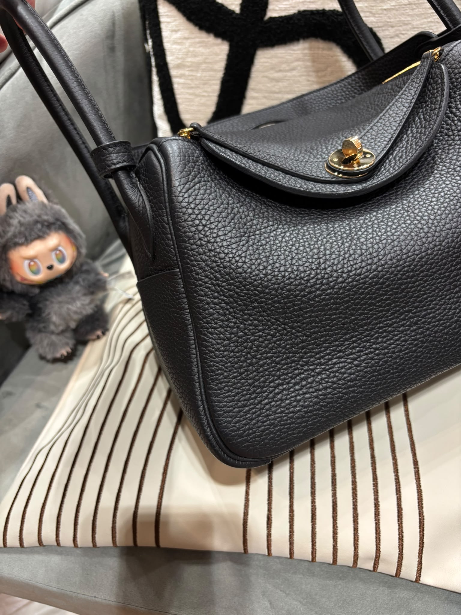 Hermes Lindy 26 Stamp X 黑色牛皮淺金扣  100%Authentic, 95%New ✅Dust bag