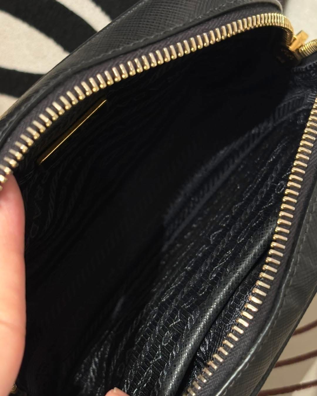 Prada Camera Bag 黑色牛皮斜孭袋100%Authentic, 95%New 