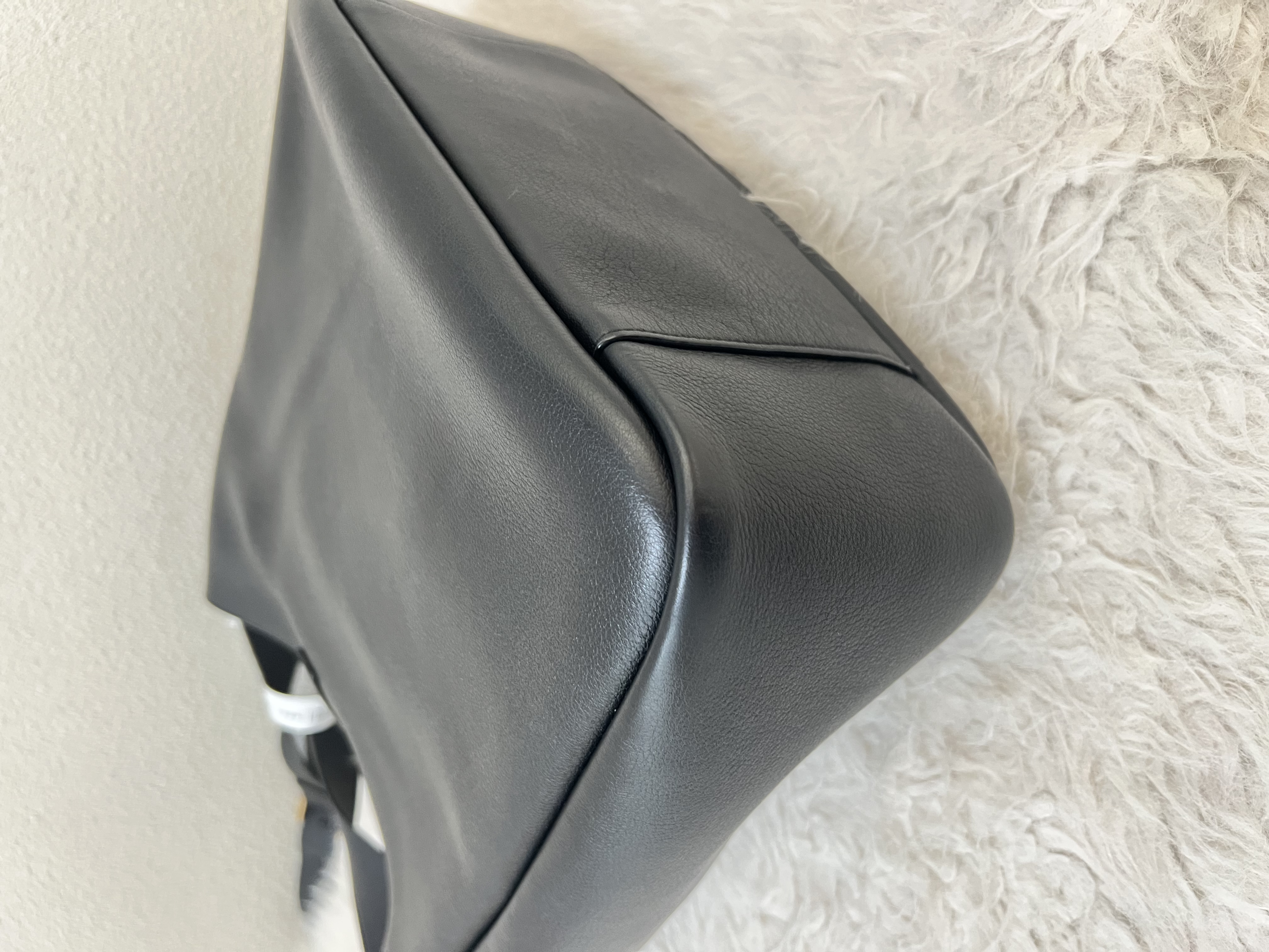 Pre-owned Saint Laurent Le 5 à 7 Supple Large Leather Shoulder Bag/ Product Code: 26022007