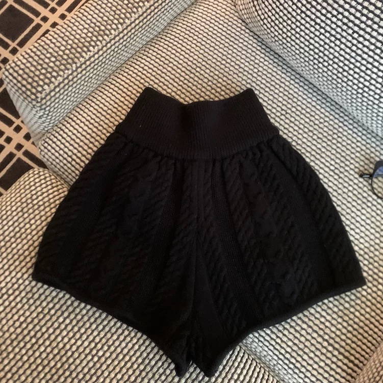 美德拉甜辣风松紧高腰麻花针织阔腿短裤女
