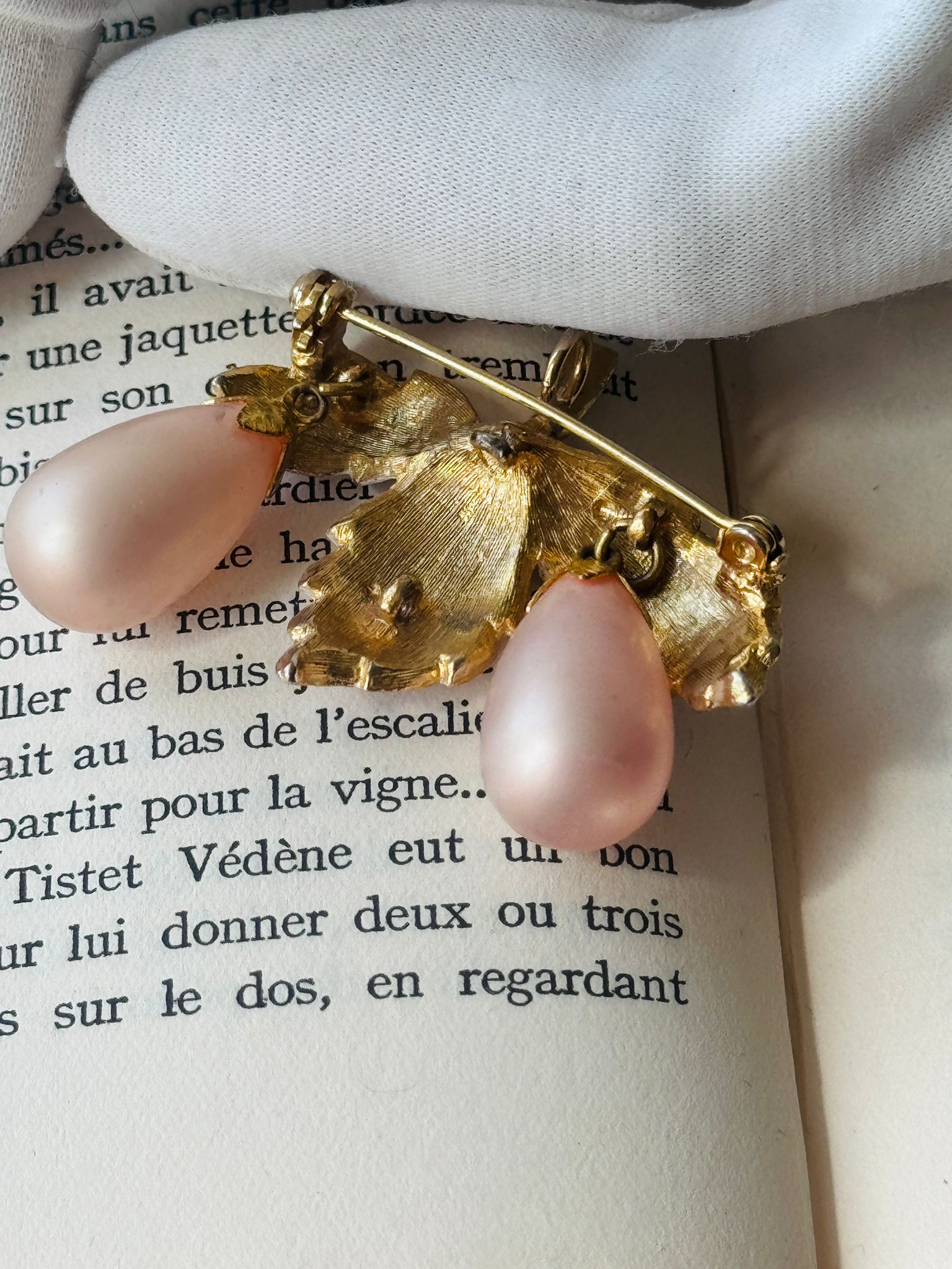Romantic Paste Pinkl Leaf With Pearlescent Drops Two-Way Brooch/Pendant (MT2595)