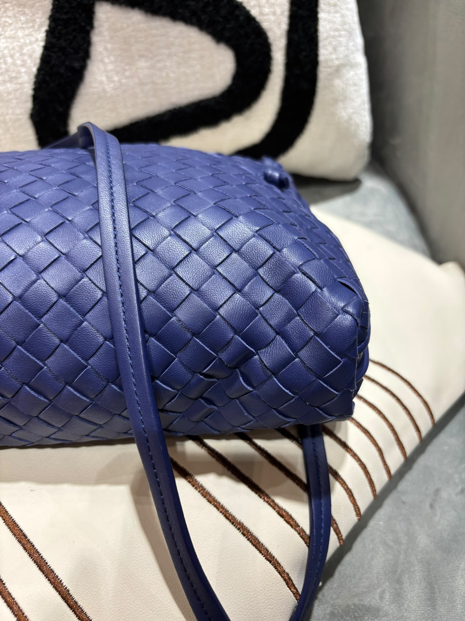 Bottega Veneta Bv Intrecciato Nodini Shoulder Bag  100%Authentic,98%new✅dust bag