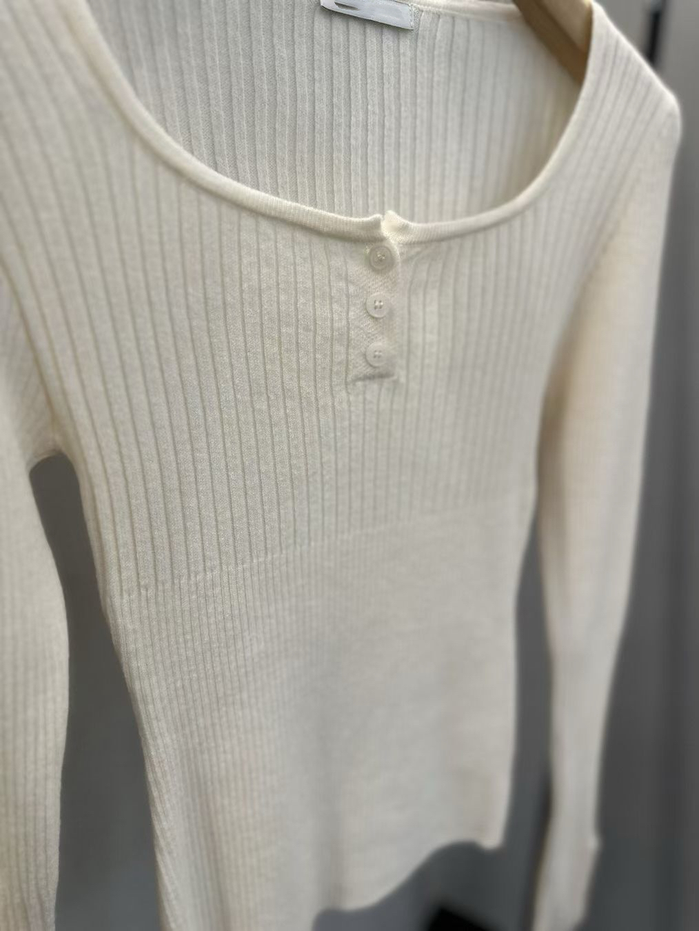 Elegant U neck knit top