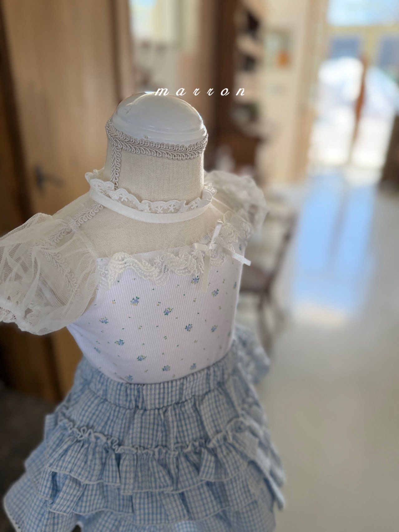 AW4232 Top