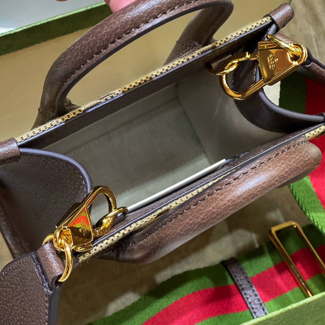 ✈️✈️✈️🔥帆布双G 托特包 # ▫️型号：699406 ▫️尺寸：20*16*7cm 全网火爆📍琴谱托特包Jumbo 无论是外形还是质感都非常棒，简洁的外形，全新的Jumbo双G帆布➕棕色原厂皮牛皮❗️颜色上丰富了层次，也更显得妩媚优雅。完全不踩雷的包型、直接bi眼入[666]