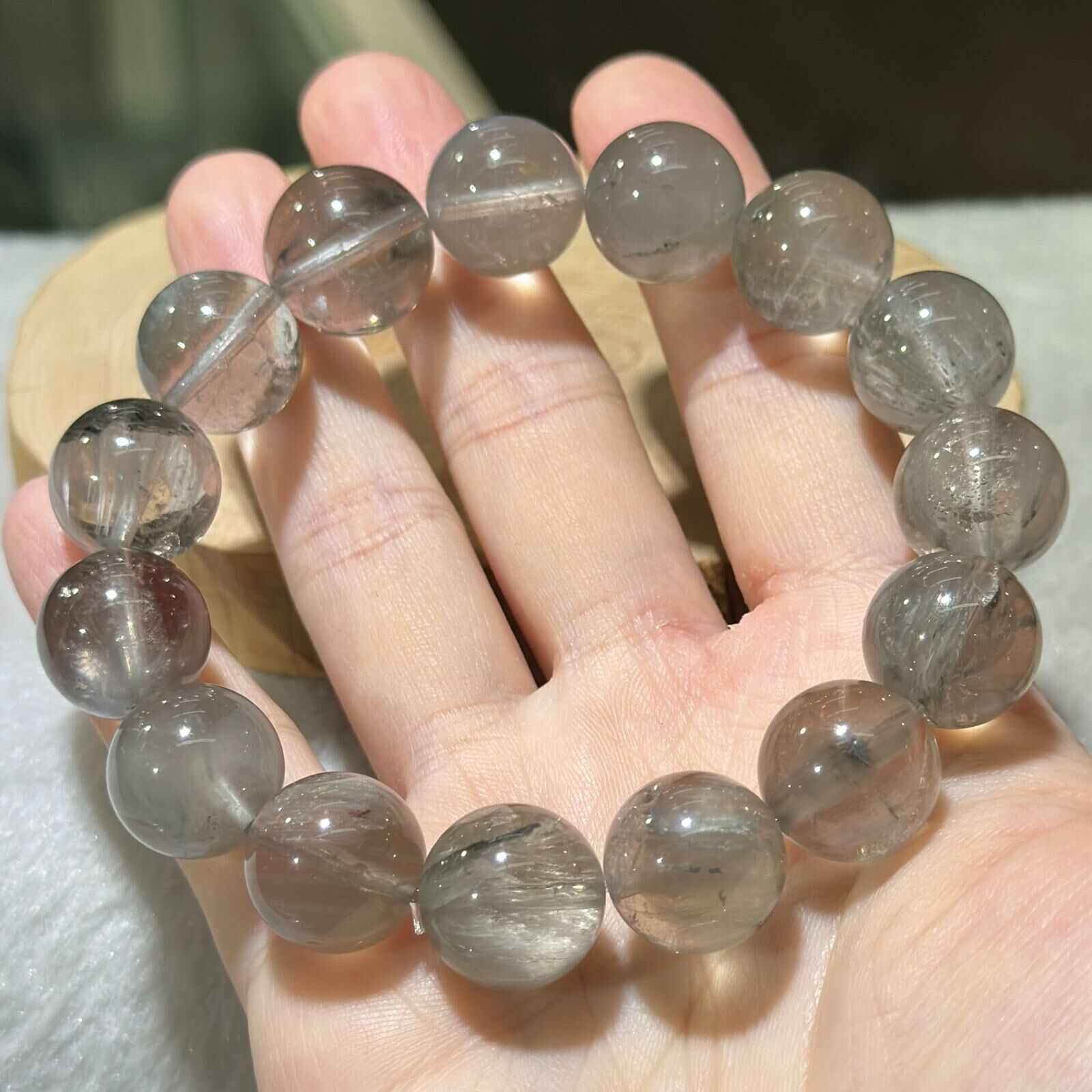 大m✨灰藍兔毛手串 14 mm +/-