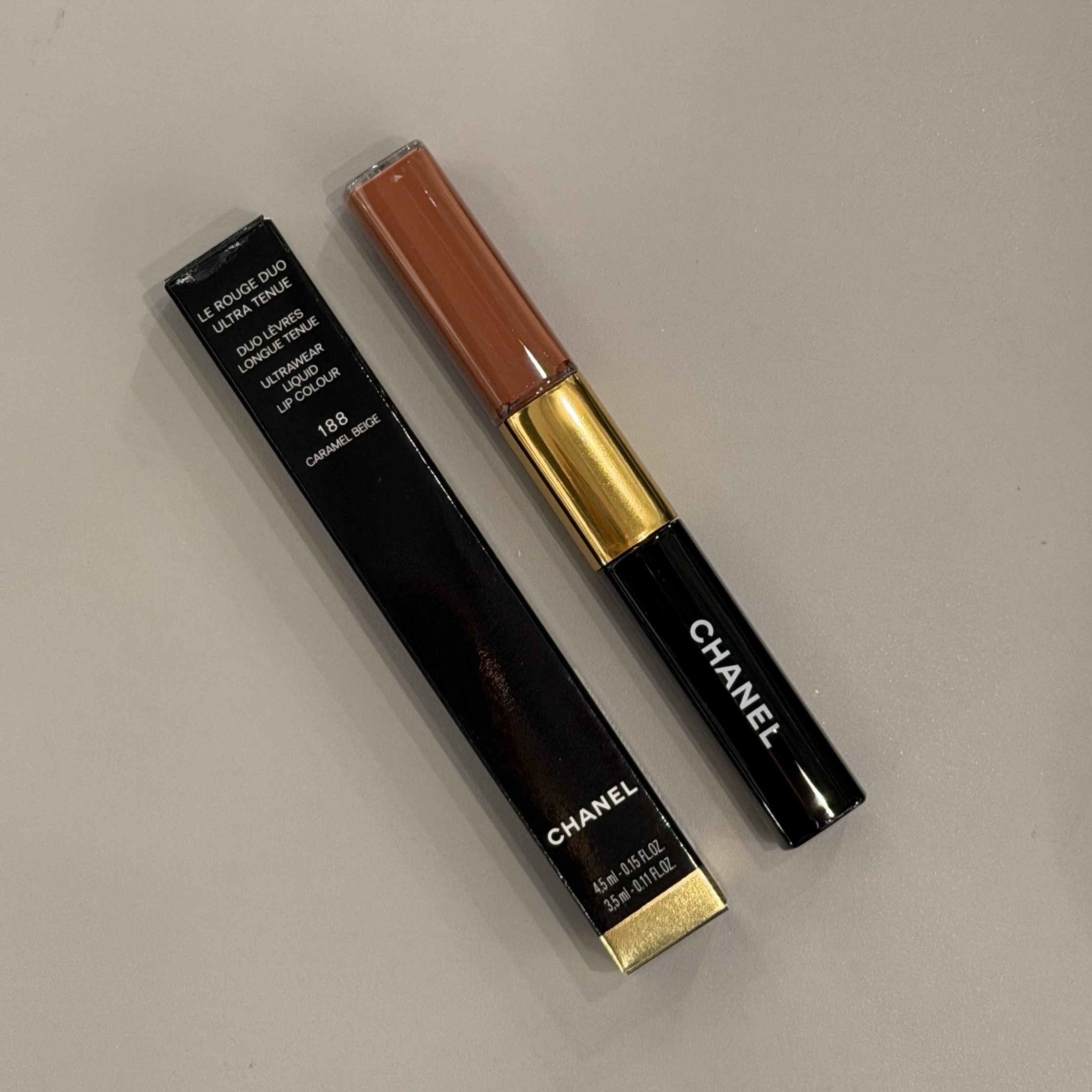 CHANEL LE ROUGE DUO ULTRA TENUE 極致持久亮色兩用唇彩 #188 CARAMEL BEIGE 焦糖奶茶裸棕色 4.5ml+3.5ml 