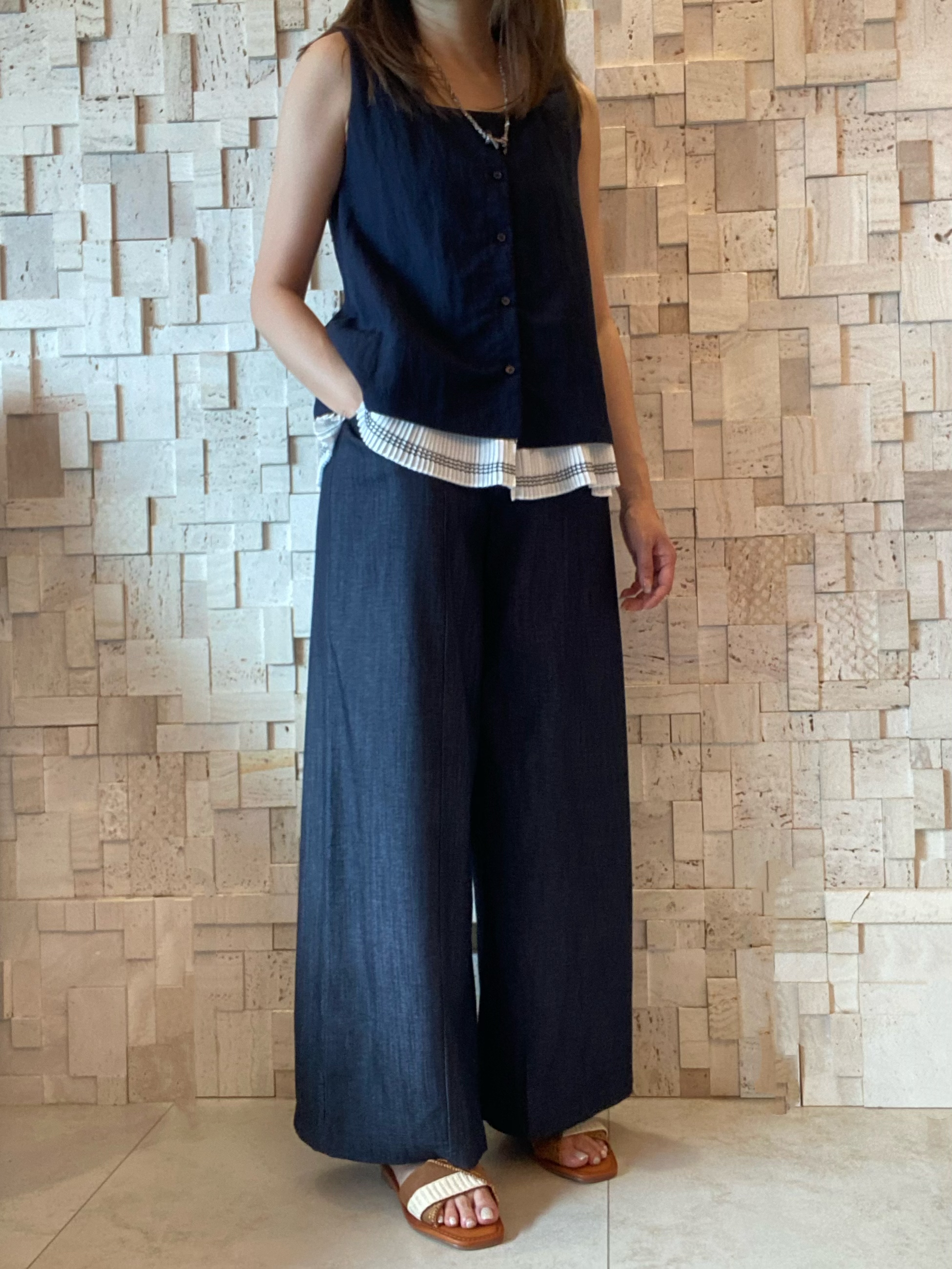 #2084 梳織方領無袖背心💞