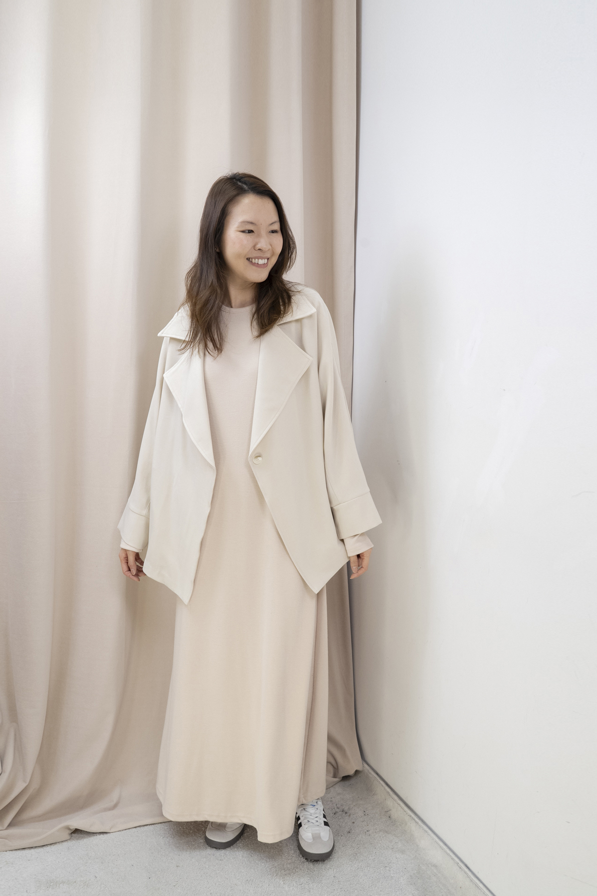 柔軟針織長版連身裙（杏色）