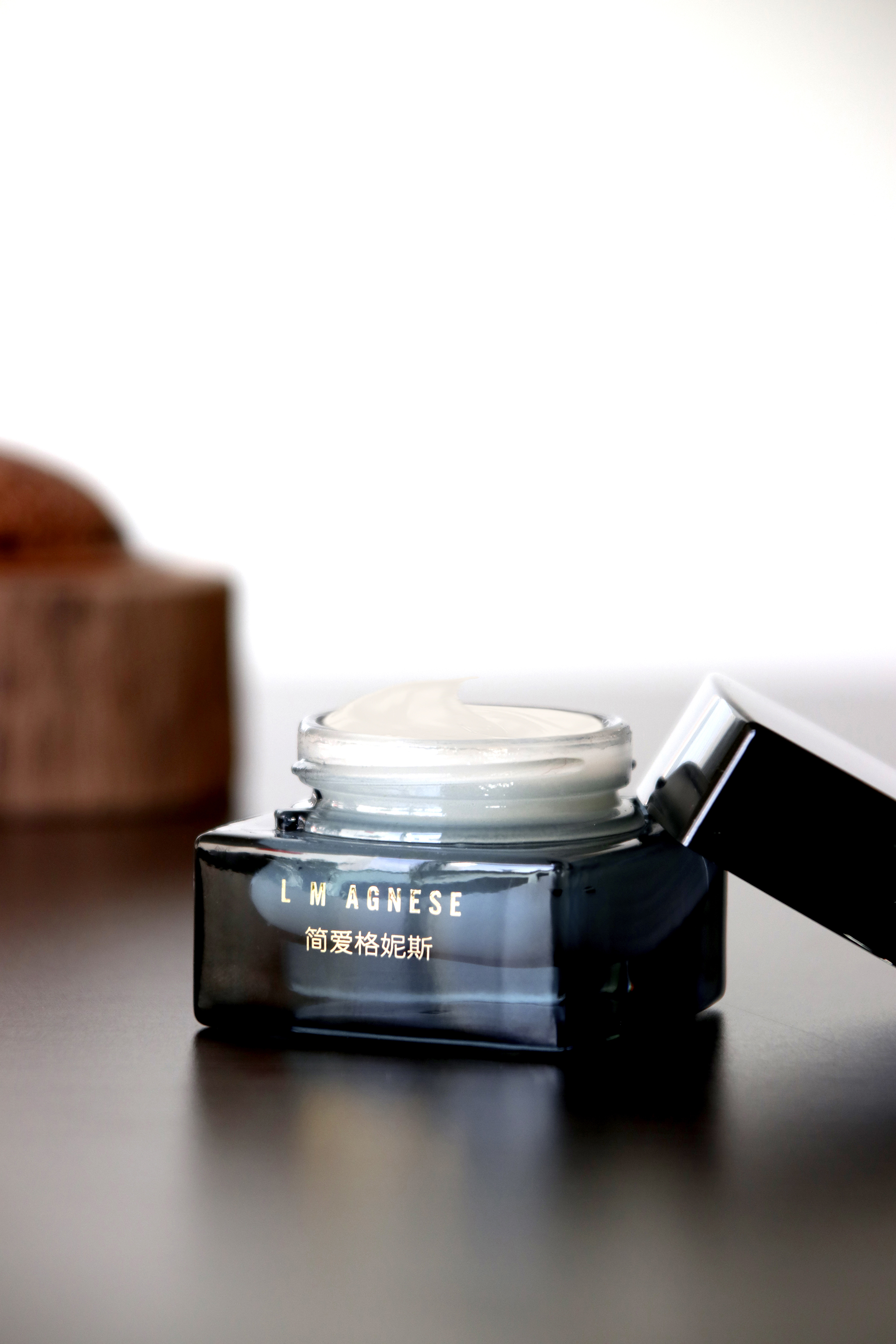 沉香植萃抗皱紧致眼霜 Agarwood Plant Extract Anti-Wrinkle Firming Eye Cream 20g