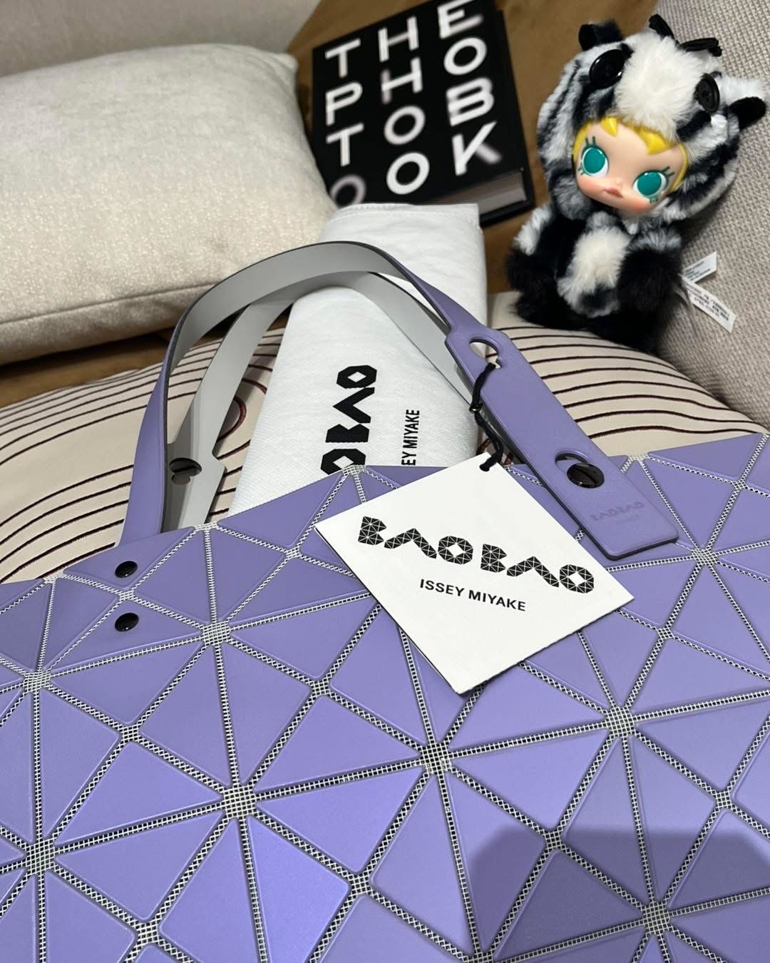 全新 Issey Miyake baobao tote LUCENT ONE-TONE ,100%Authentic ,unused全新未使用品 ✅收據  ✅證書✅dust bag