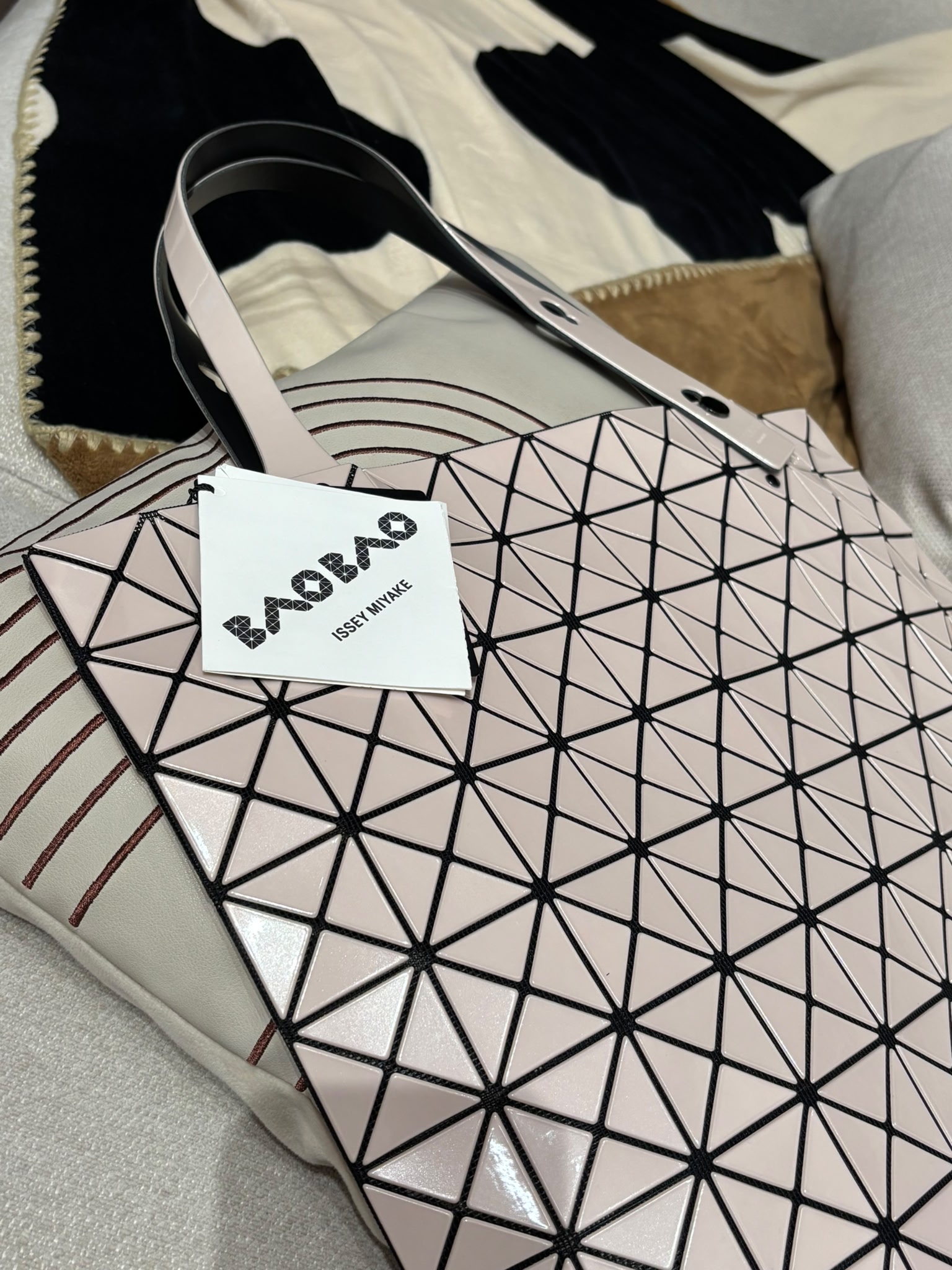 全新 Issey Miyake Bao Bao Tote Bag 100%Authentic, Brand New 全新 ✅證書✅Dust bag