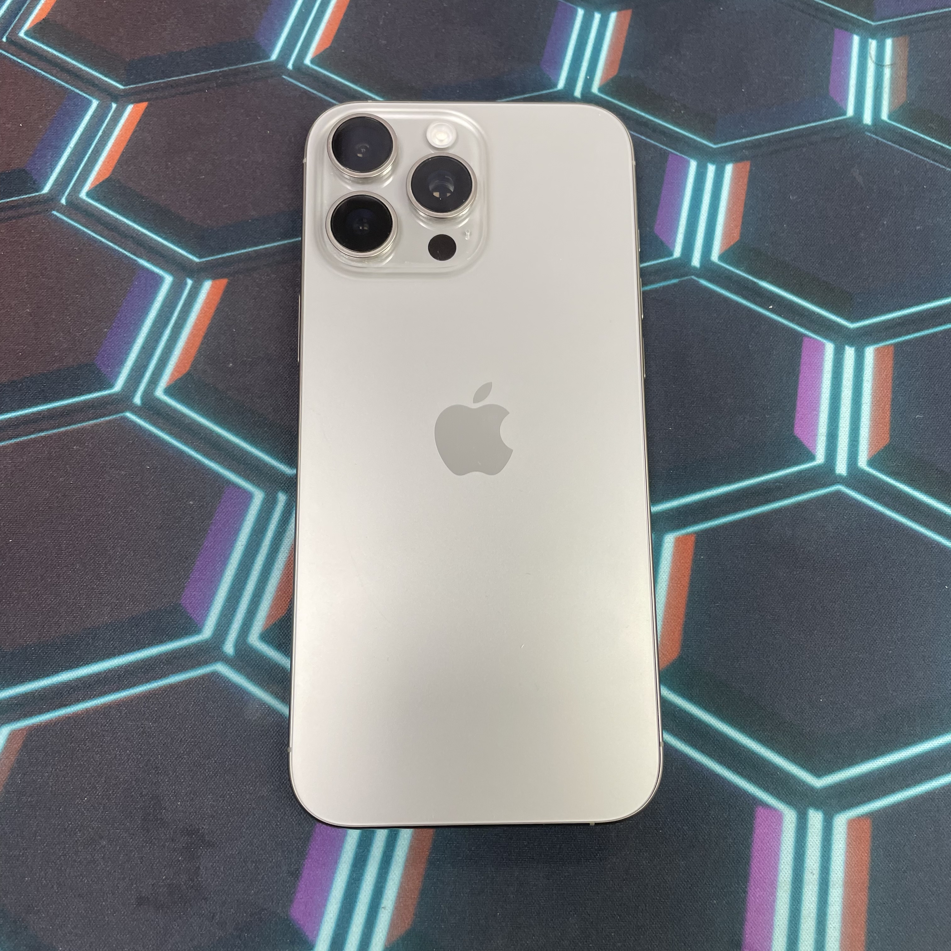 *8308 16 Pro max 完美機 256GB 電81 原色 gray