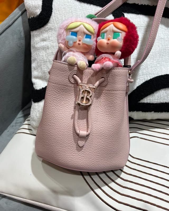 BURBERRY Calfskin Mini TB Drawstring Bucket 2 way bag 100%Authentic, unused 未使用品 ✅Dust bag✅tap 