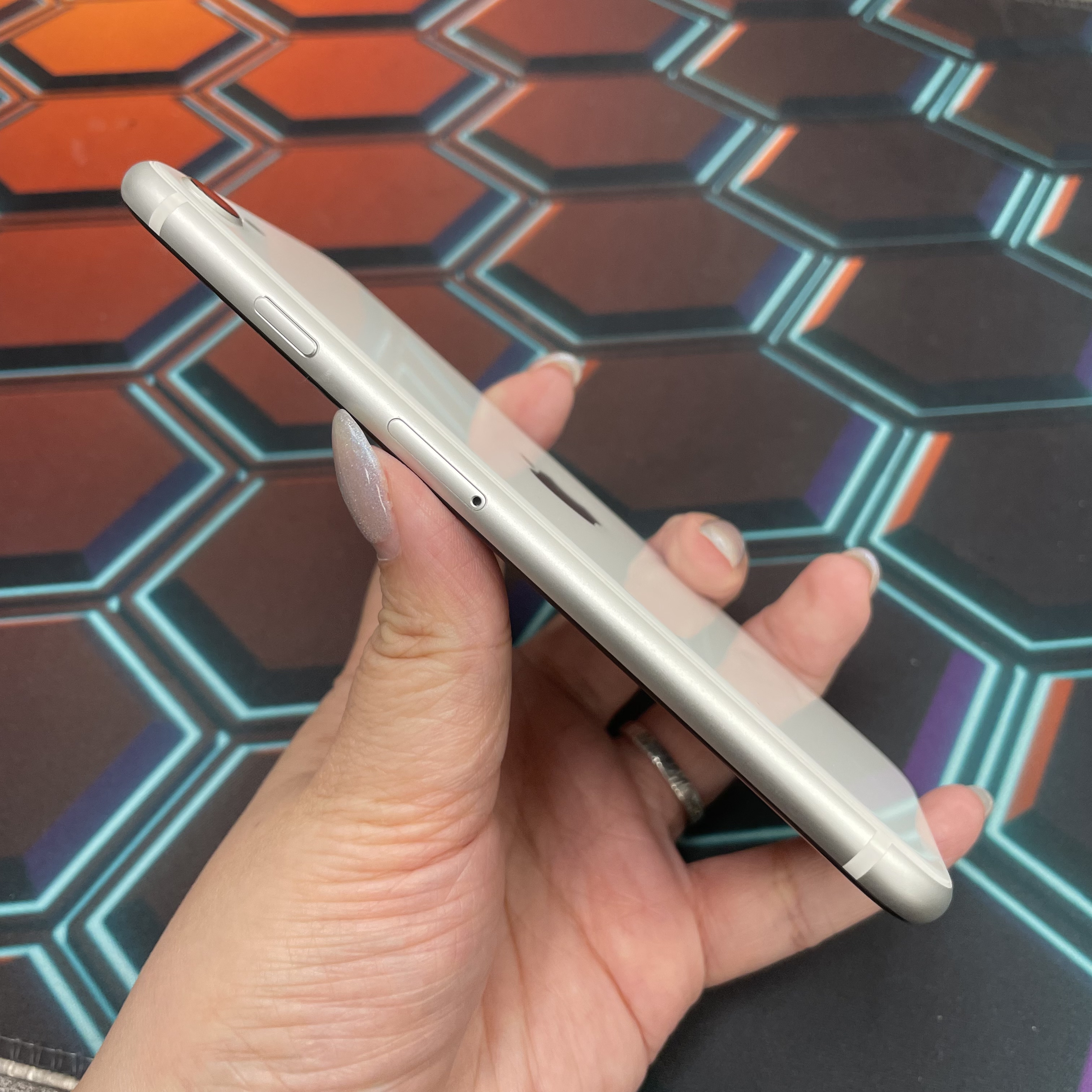 *7052 SE 2 勁靚機 128GB 電75 白色 white