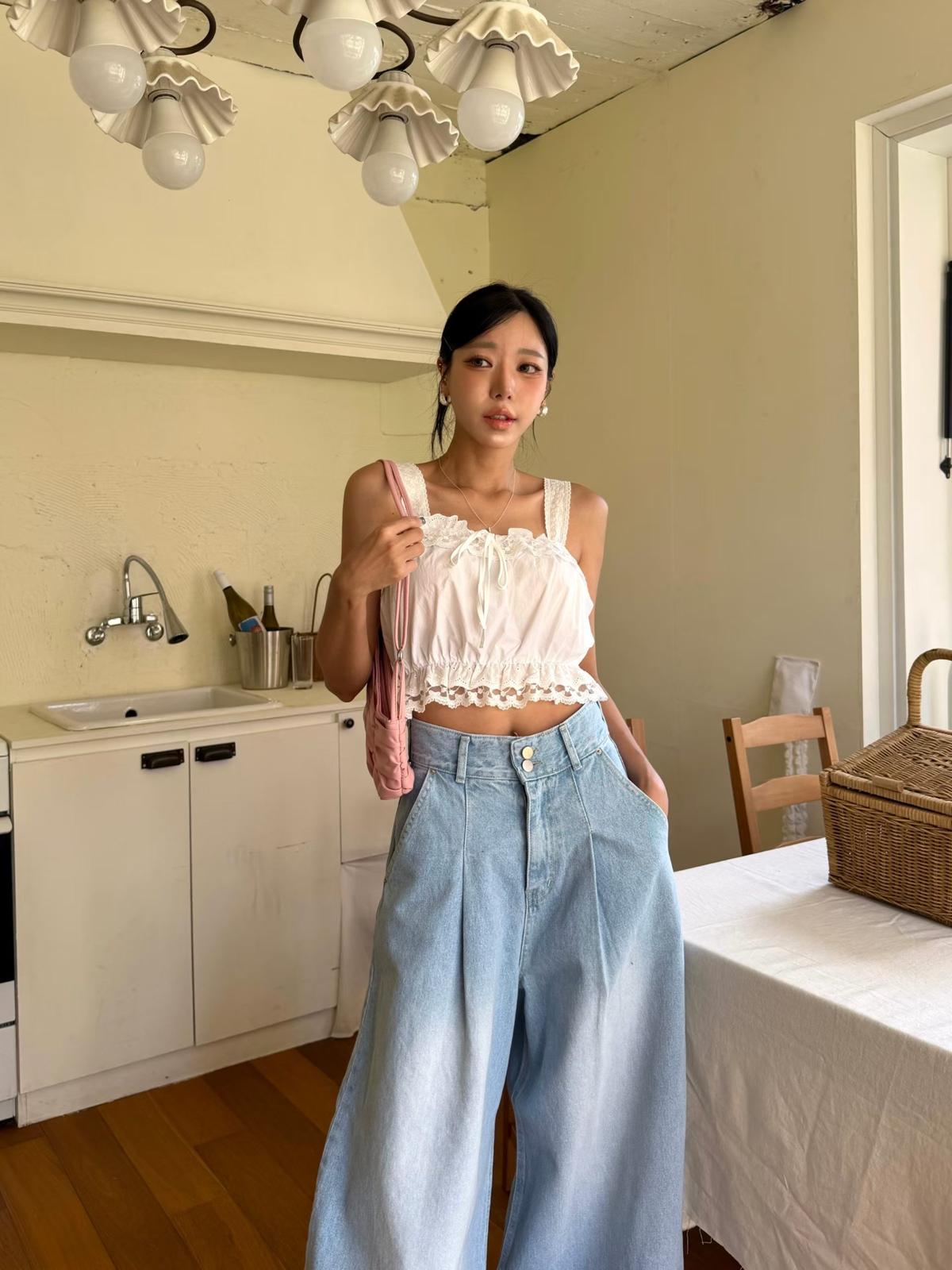 R08 短身通花ruffle top