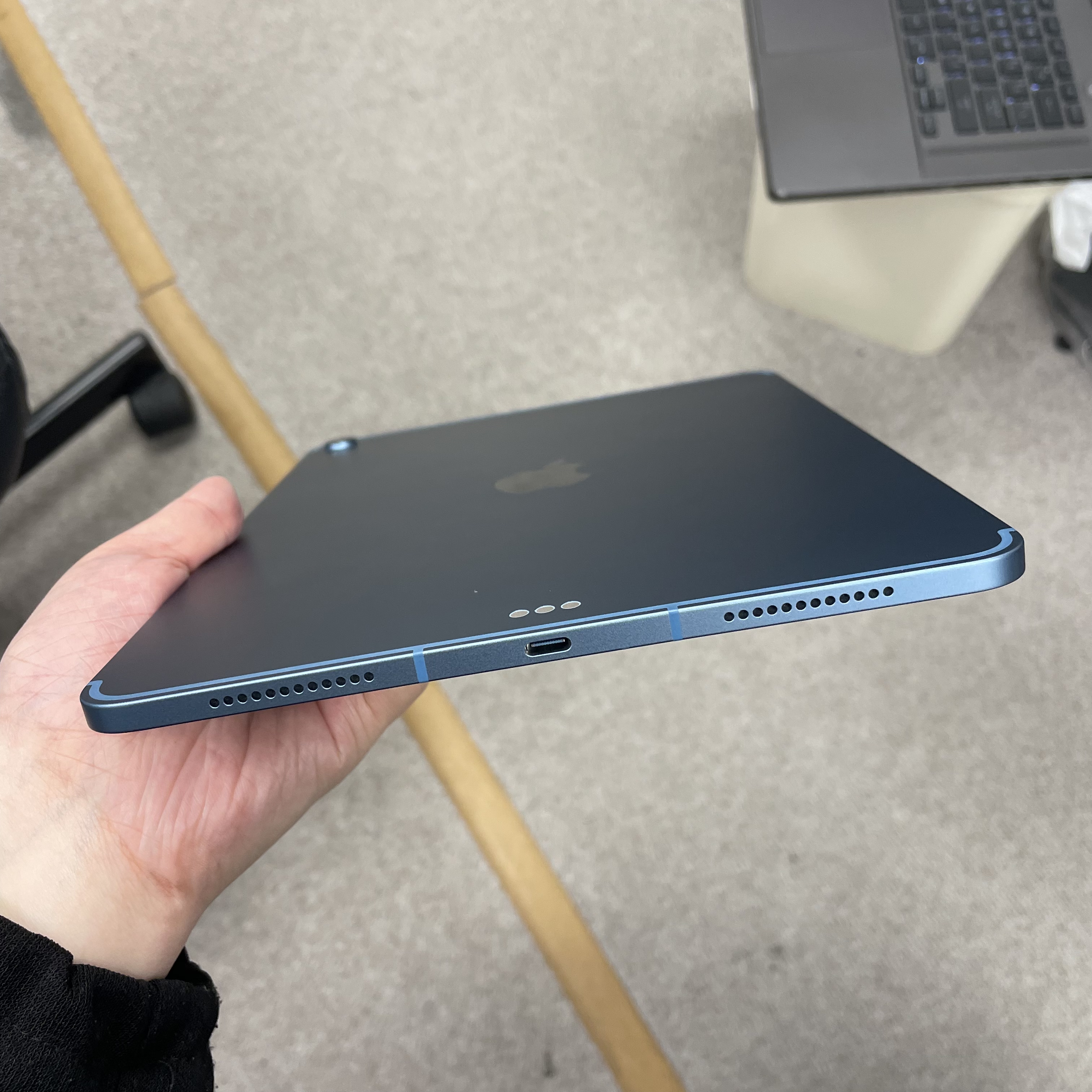 *625384 iPad Air 5 勁靚機 256GB 插卡版 藍色 blue