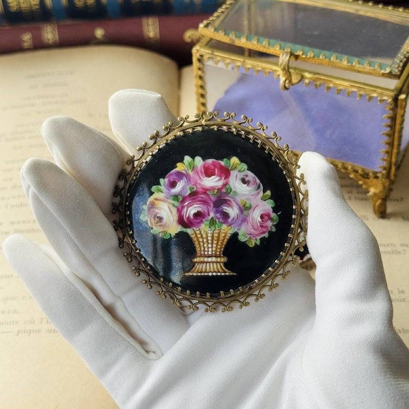 Antique Early 20th Century Czechoslovakian Hand-Painted Vase Bouquet Porcelain Brooch (NZ054)