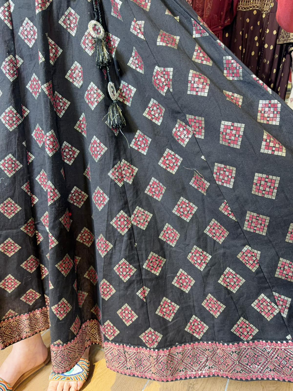 Black V-Neck Emb. 4-Rope Mirror OP 49" #1496