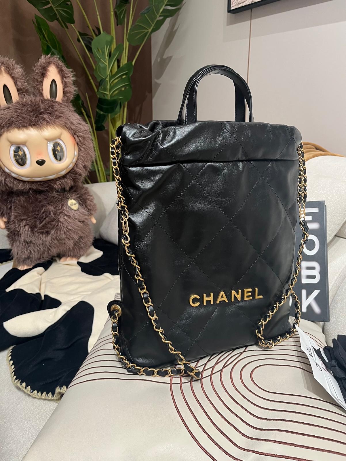 Chanel 22 backpack small 黑色牛皮金鏈, 100%Authentic, 98%new ✅專門店收據✅晶片✅Dust bag