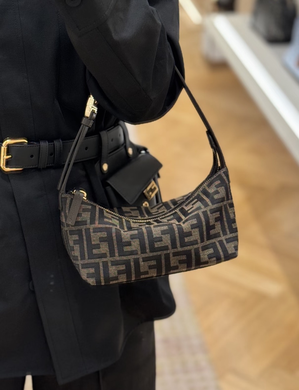 限時優惠✨新款🆕訂貨🍒Fendi small 飯盒包 🔖 SIZE 21x11x10cm 可上肩~
