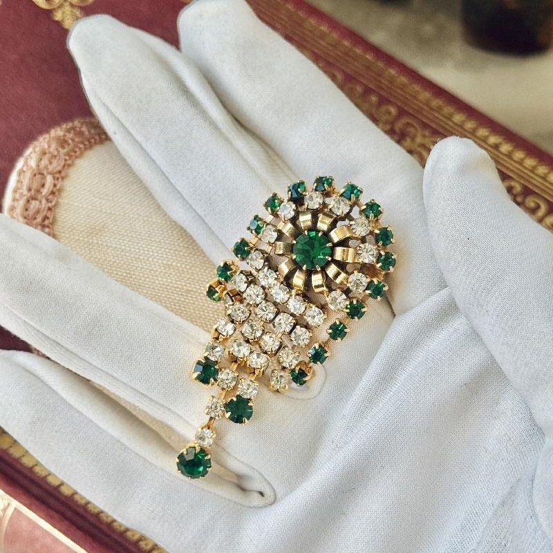 Vintage c.a. 1960s Czechoslovakian Emerald and Clear Rhinestone Tassel Brooch (NZ103)