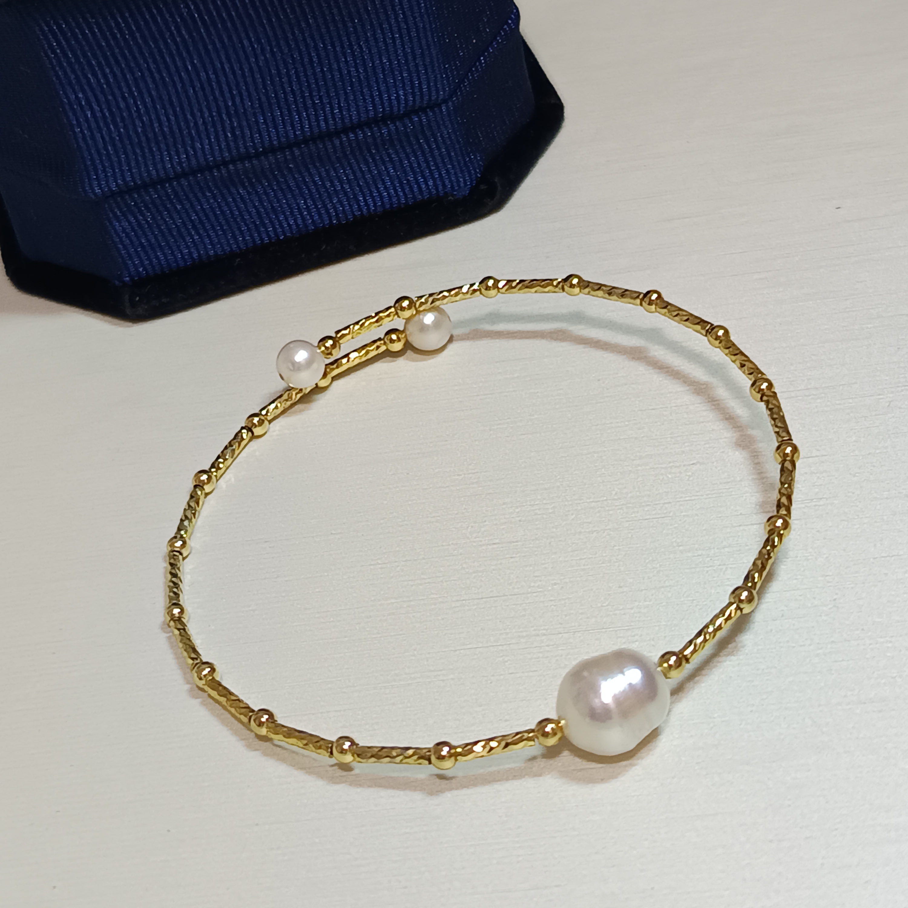 特價品‼️銀白冷光澳白巴洛克海水珍珠注金彈力手圈