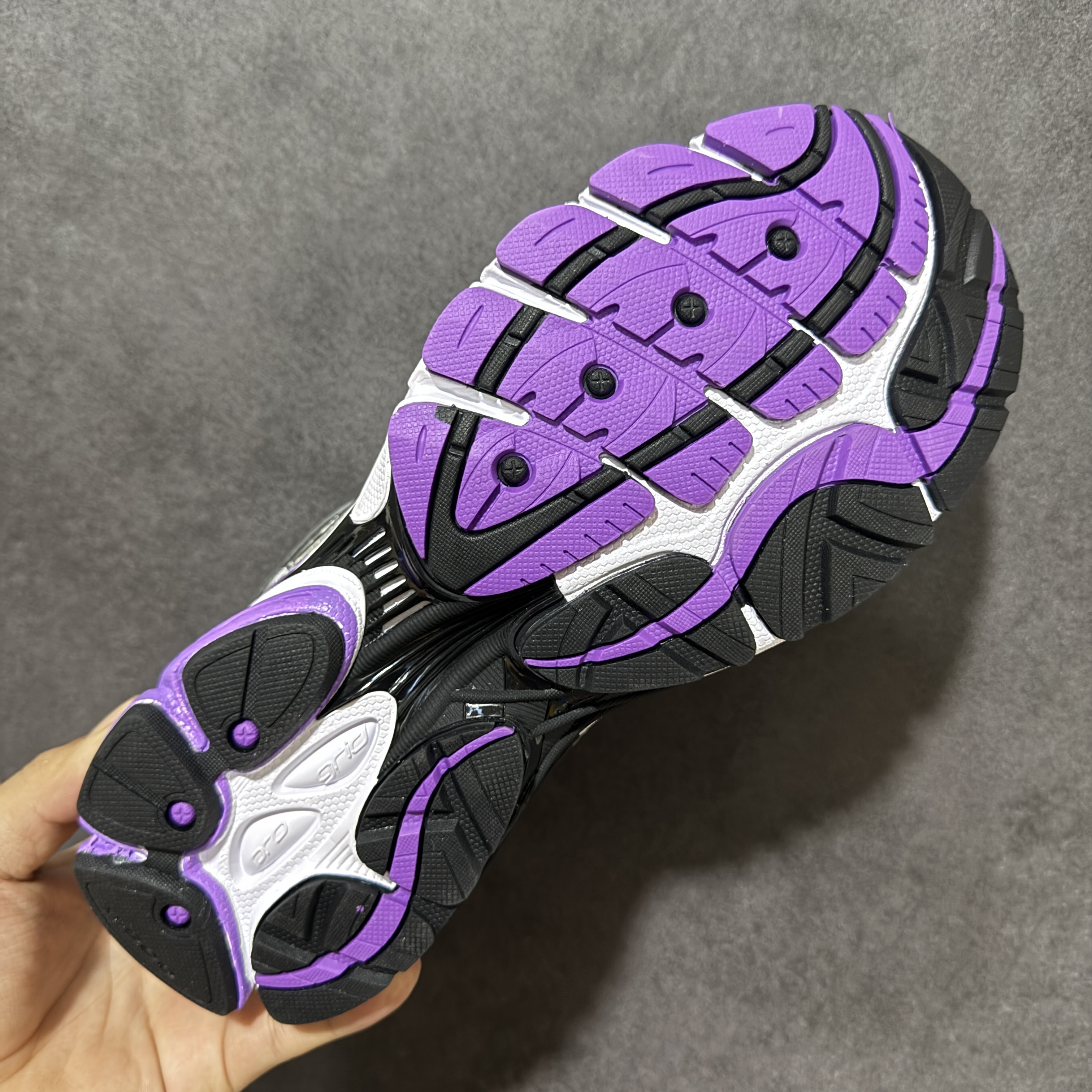 Saucony ProGrid Omni 9 OG