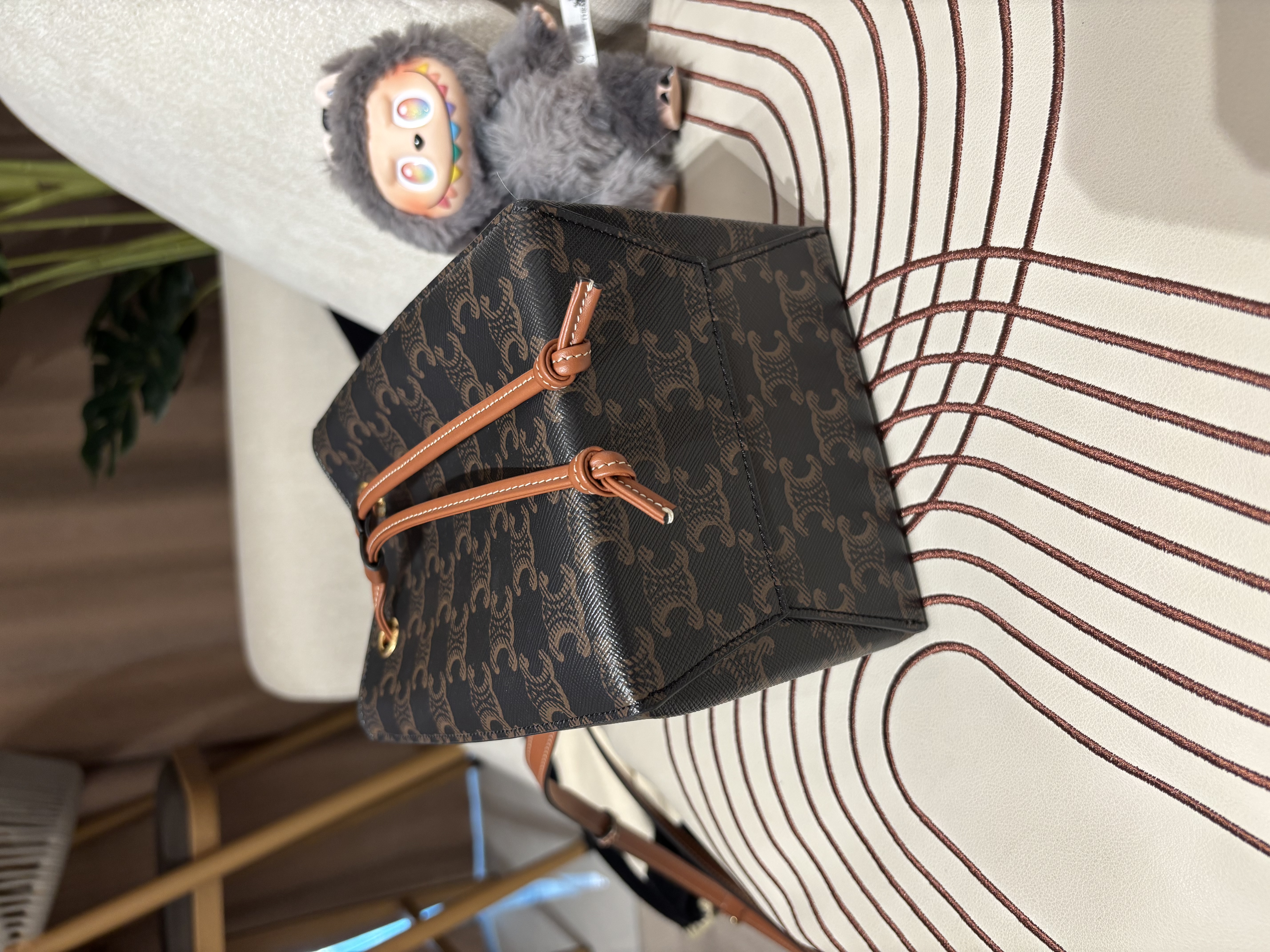 Celine MICRO SAILOR IN TRIOMPHE Bucket Bag,100%Authentic,98%new ✅專門店收據✅dust bag