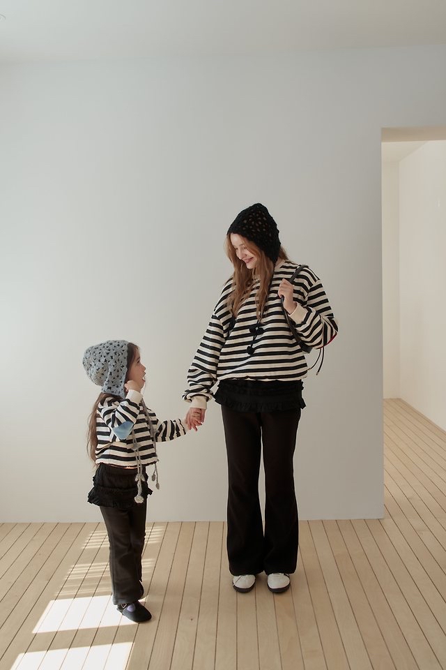 Momoann | Patch Sweatshirt (Black Stripe) with Mom