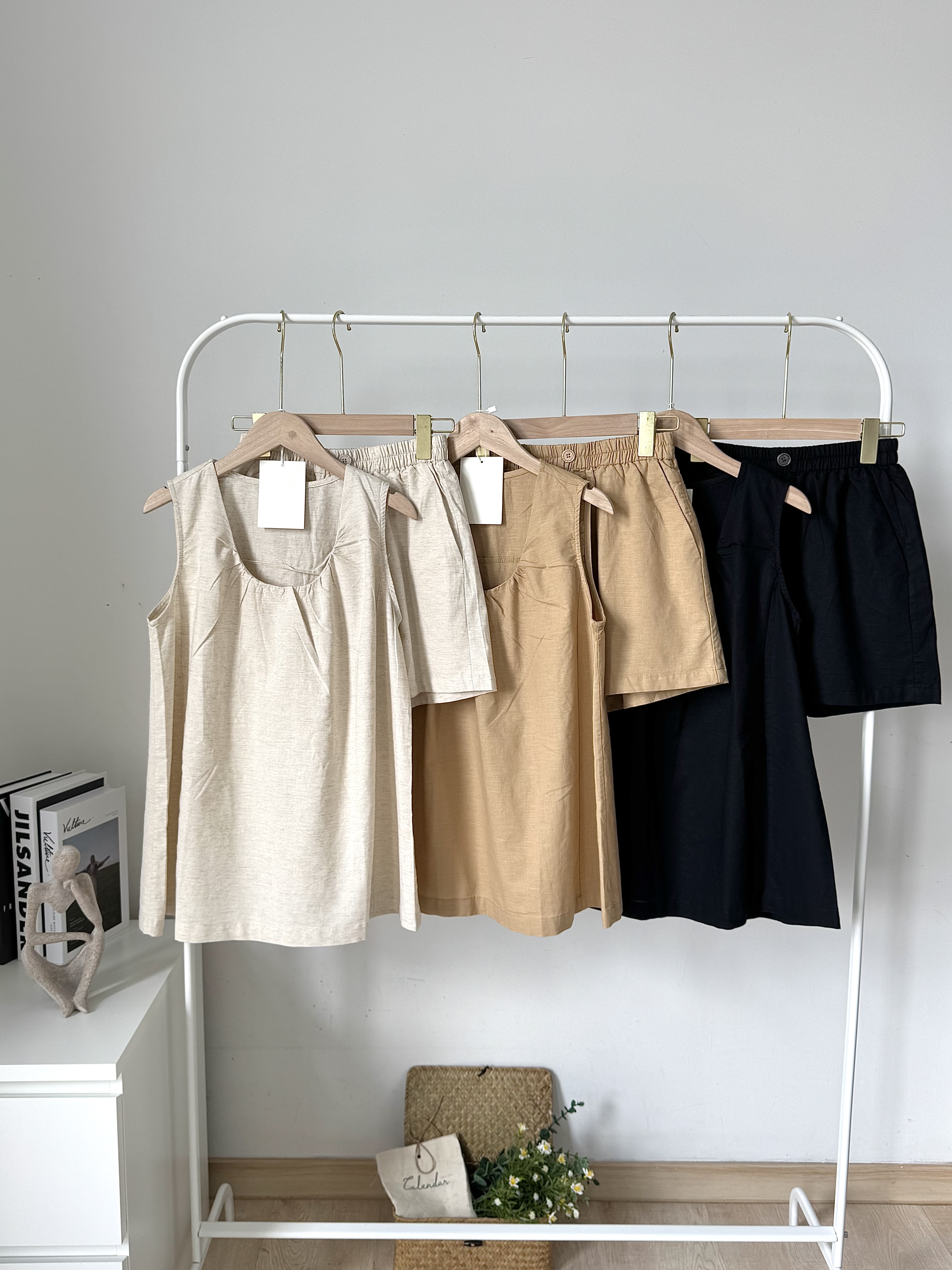 Clara Top + Bottom Set 法式慵懒风背心上衣+阔腿短裤套装 (3 colours)