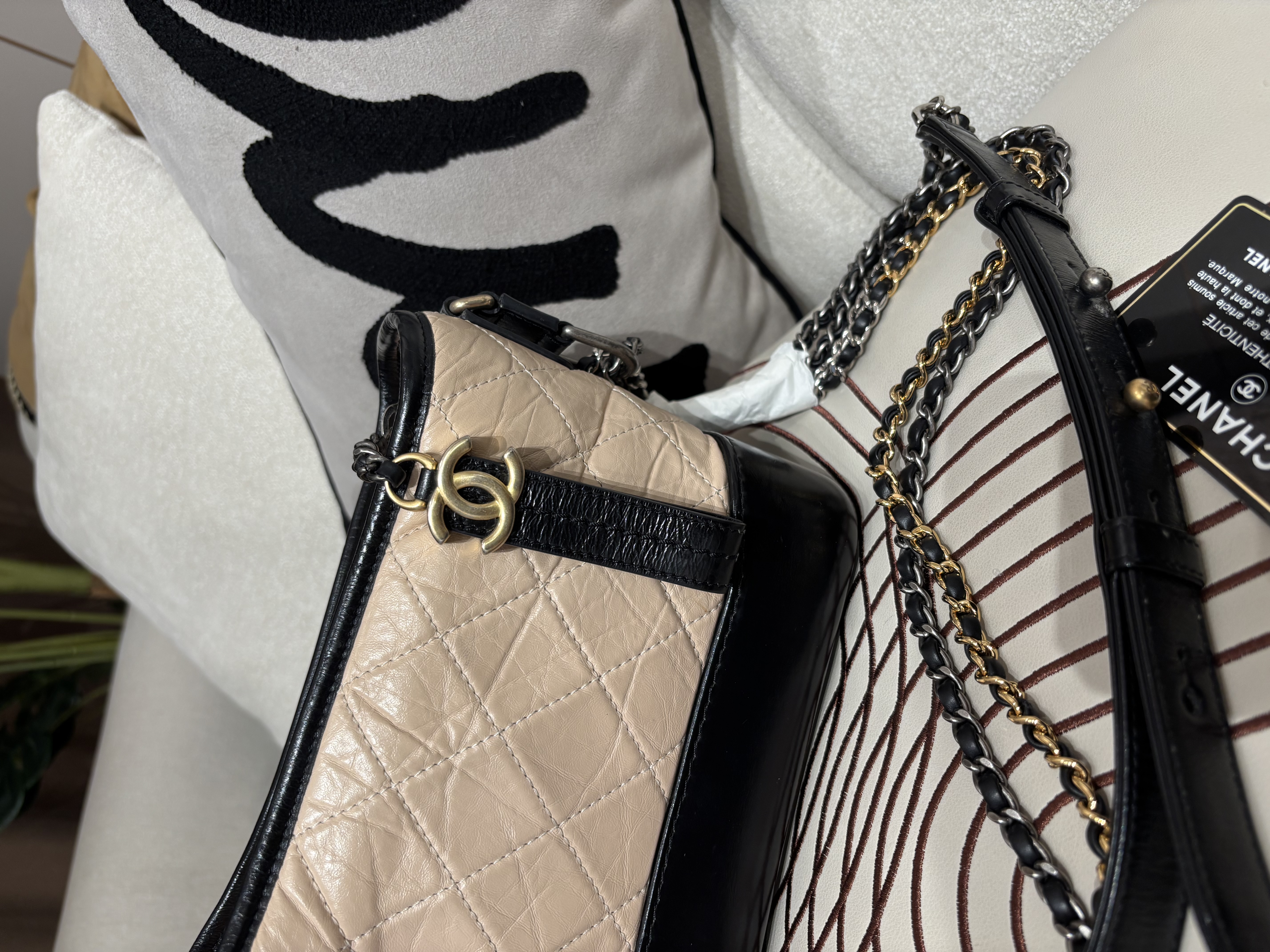 Chanel Gabrielle small hobo calfskin,100%Authentic ,95%new✅card ✅dust bag 