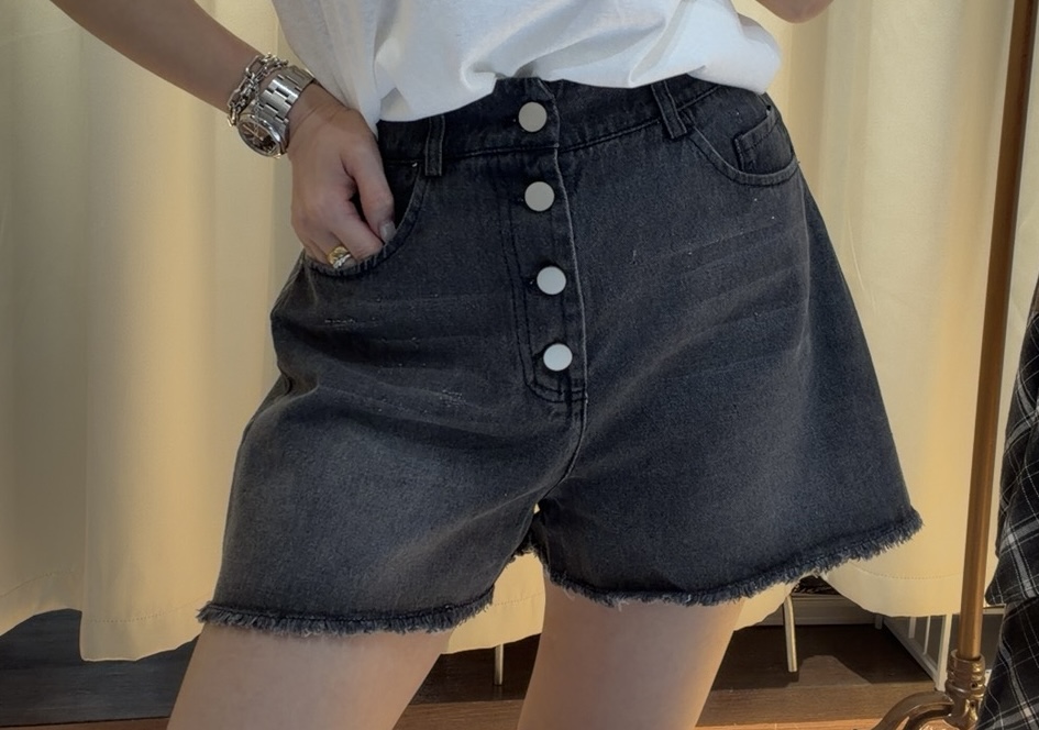 👍🏻超顯瘦👍🏻洗水後半橡筋鈕扣牛仔短褲
