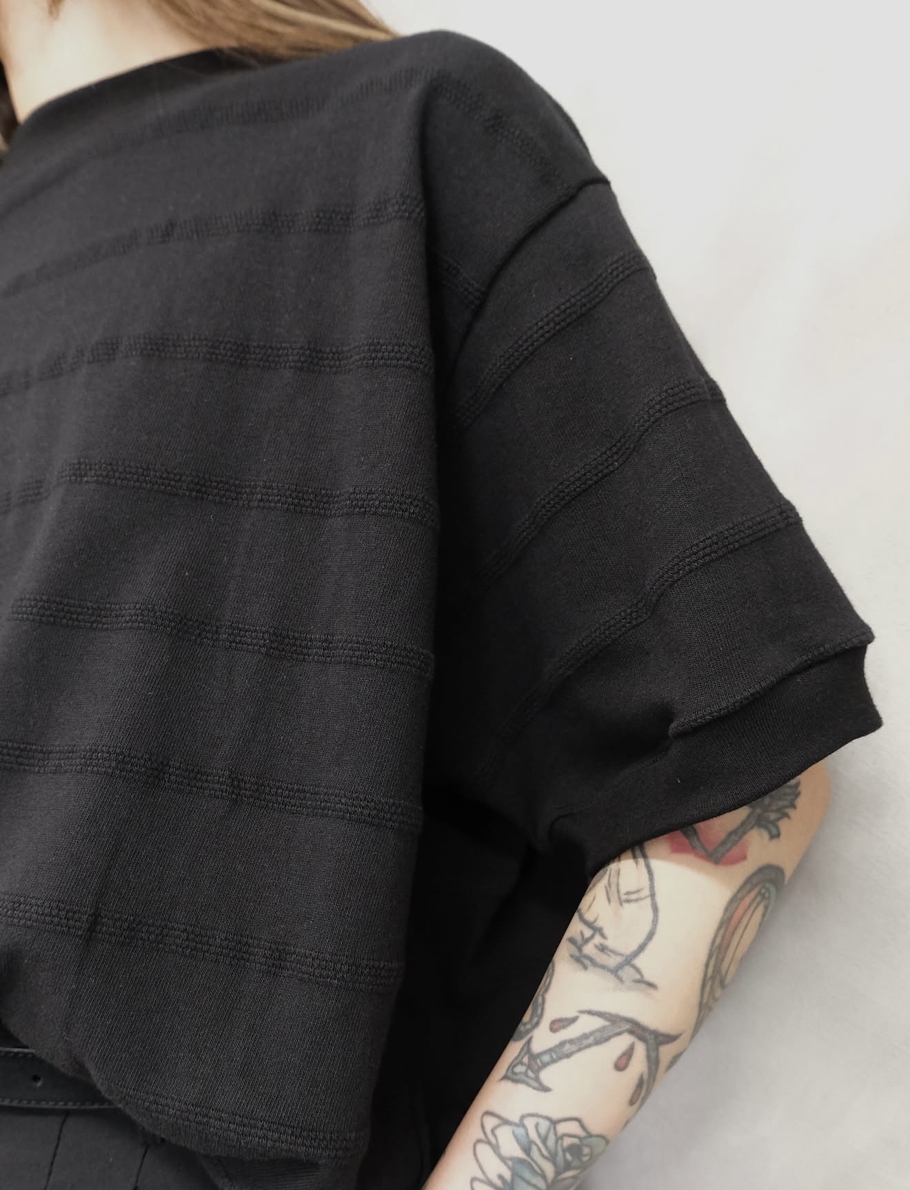 (Unisex )Tonal horizontal texture tee #top30