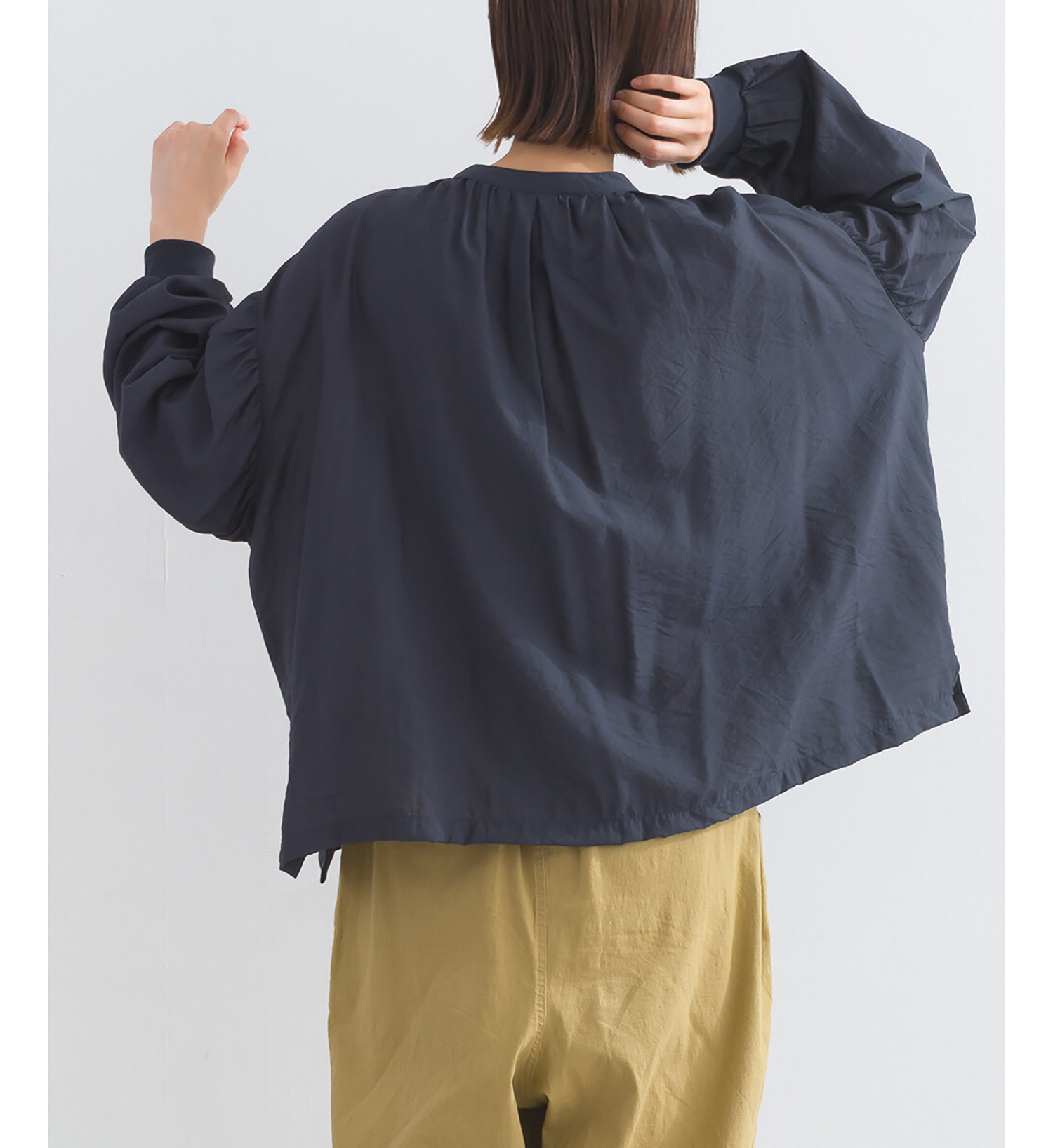 LP - 絲滑觸感蝙蝠袖襯衫 (碳灰色)