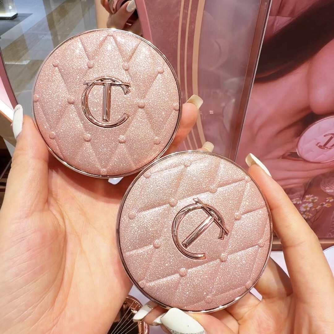 ✨限定新品！ Charlotte Tilbury CT 鉑麗流光 微光粉氣墊 遮瑕滋潤水光肌0.5N 1N