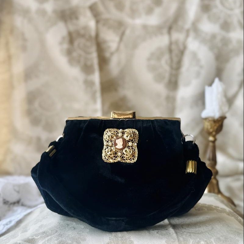 C.a.1940s Black Velvet Evening Bag with Gilded Cameo Brooch Embellishment (MT2375)