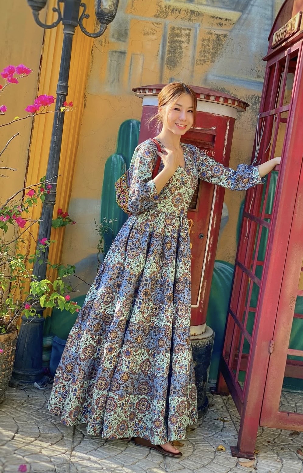 泰國名牌CHEVA - 粉藍綠併色燙金印花連腰帶長版連身裙