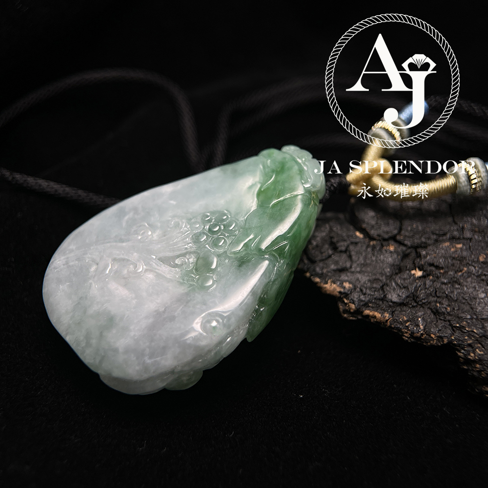 JN-3366 天然翡翠A玉 大師級鏤空精雕俏色春彩雙魚福壽映荷吊墜