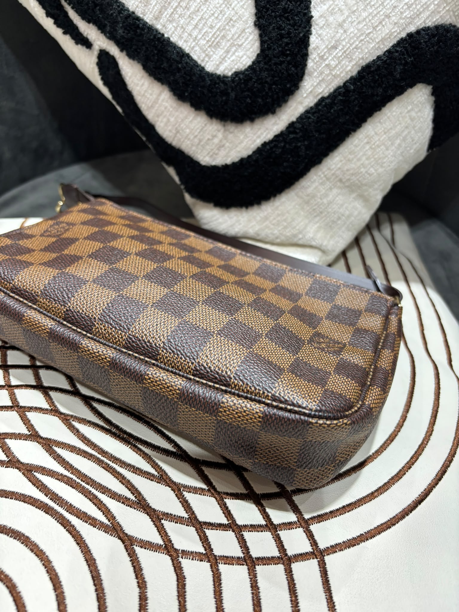未使用品 LV Pochette Monogram 100%Authentic, unused 未使用品