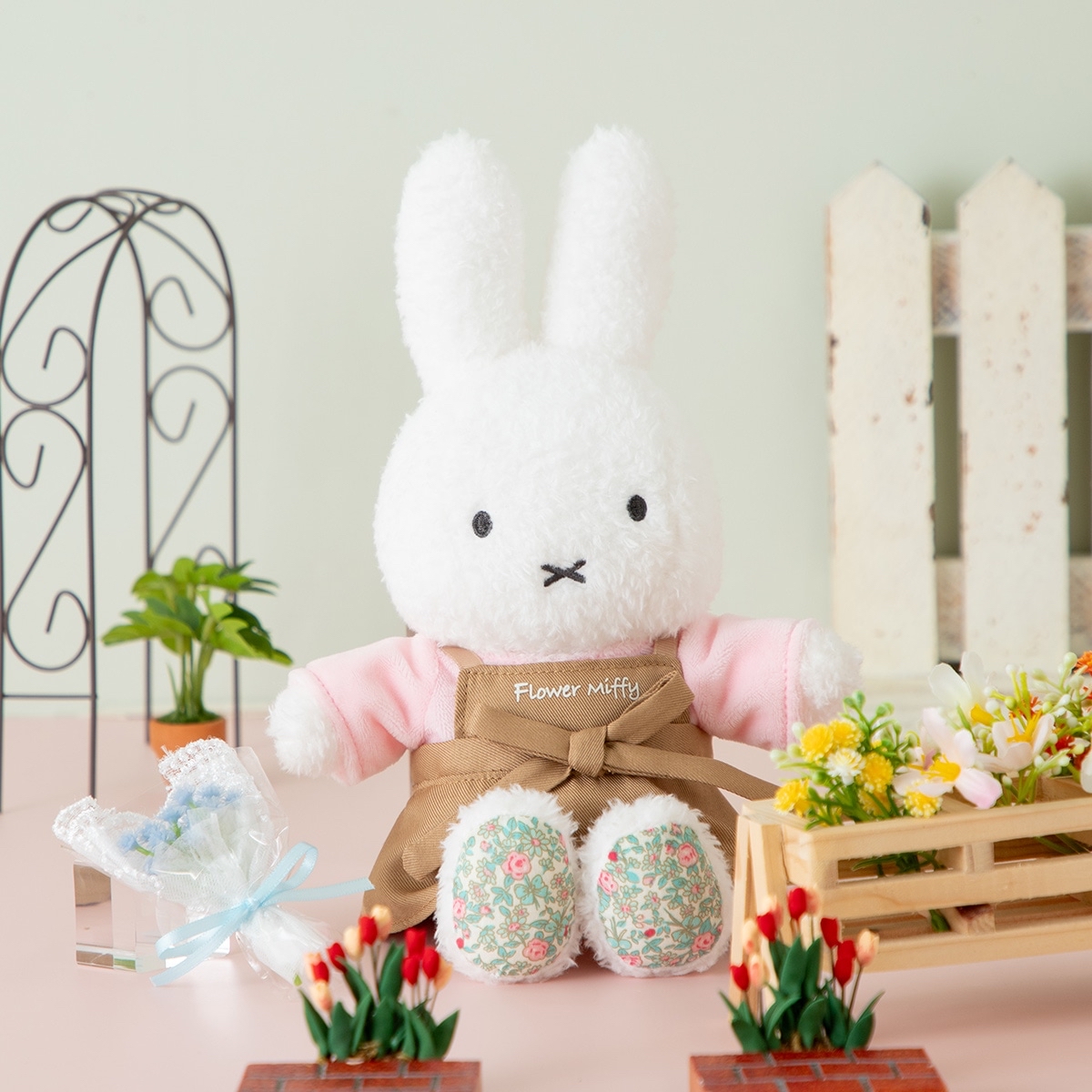 Flower Miffy 花藝師換衫公仔