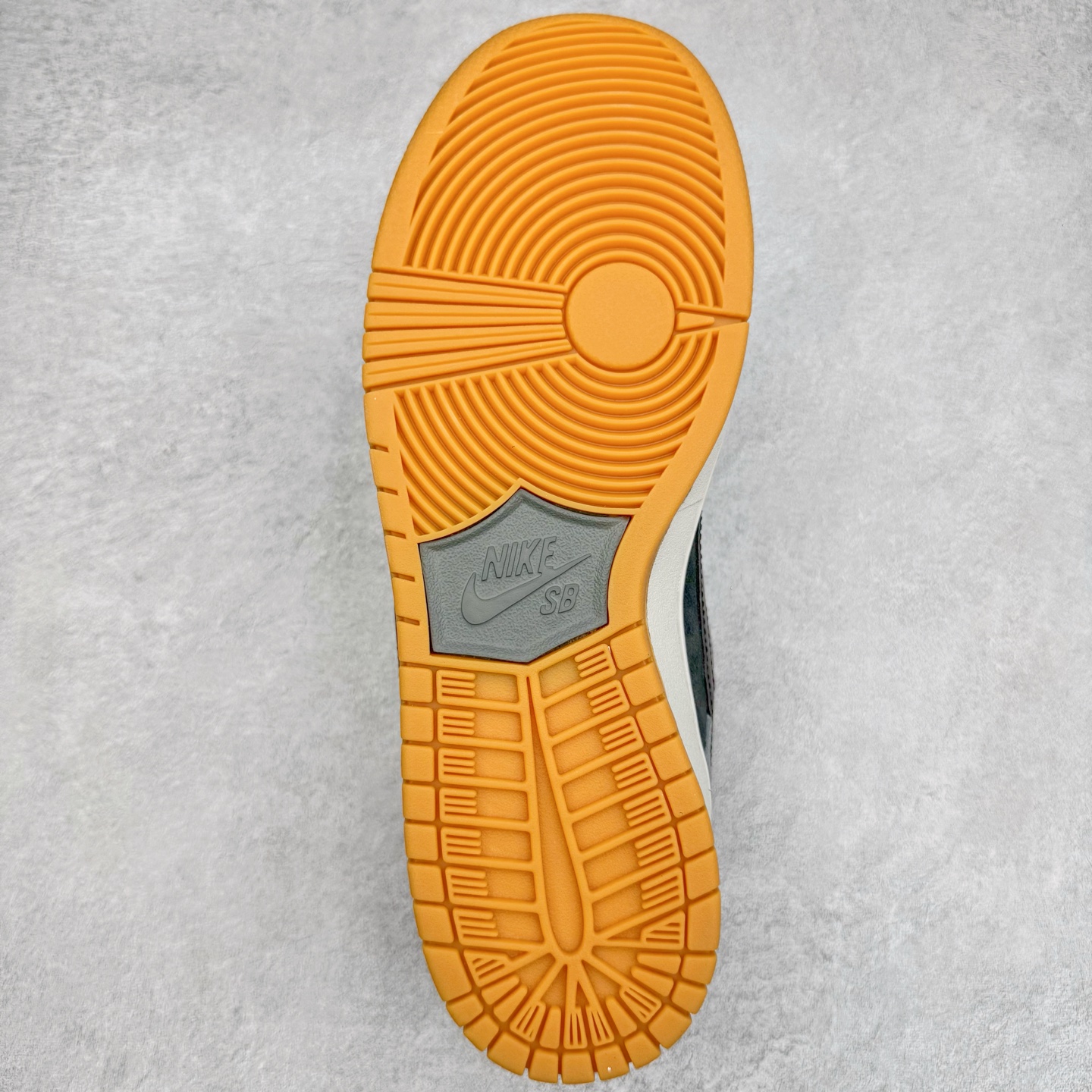 Nike SB Dunk Low Dark Smoke Grey HF3063-001