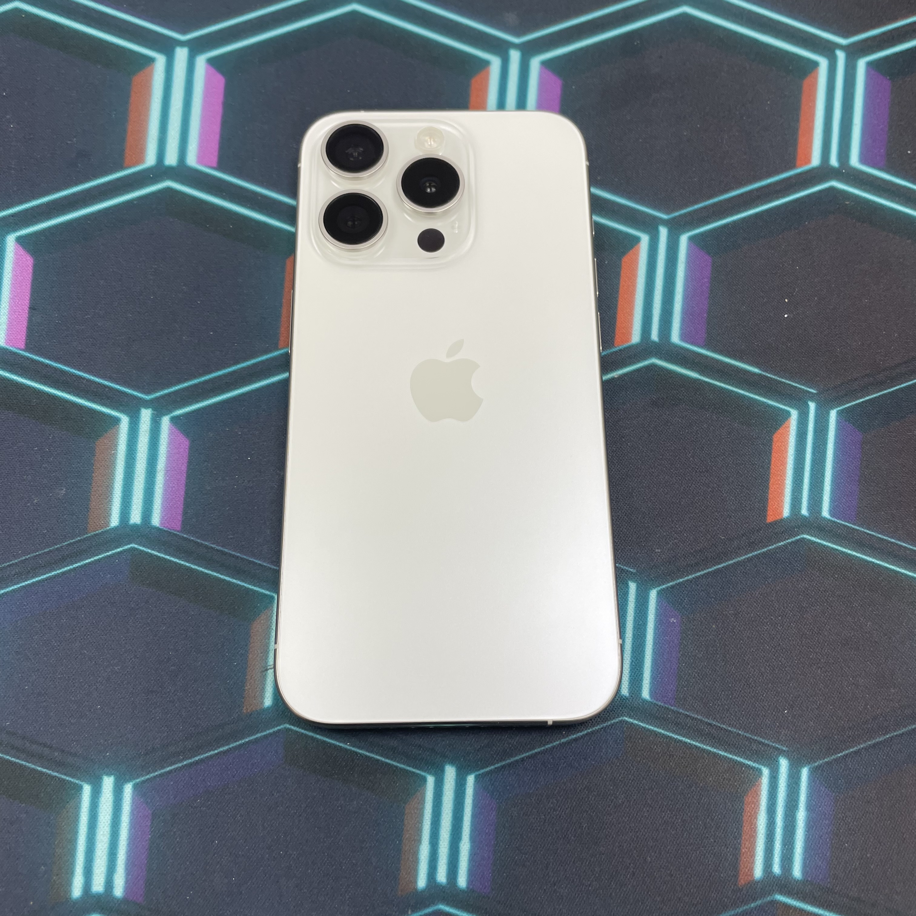 *6413 15 pro 完美機 256GB 電85 白色 white