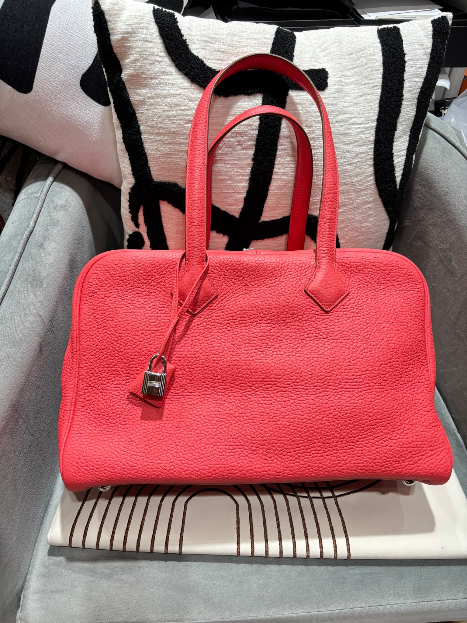 Hermes Victoria 35 Stamp T T5 Rose Jaipur Clemence Calfskin 100%Authentic, 98%New ✅Key Lock ✅Dust bag